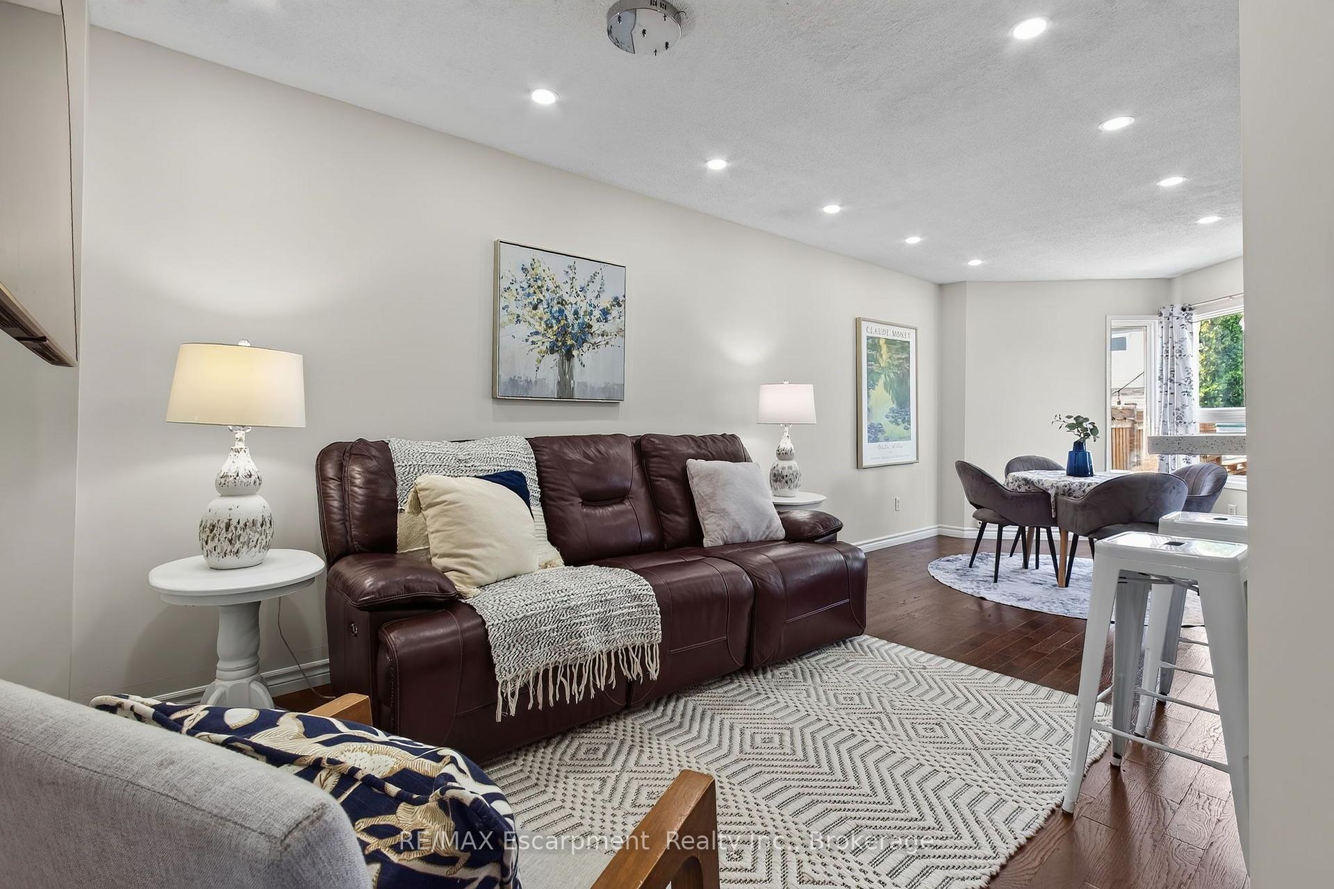 Photo 4 of 5143 Lampman Avenue, Burlington, Uptown — HOMEH