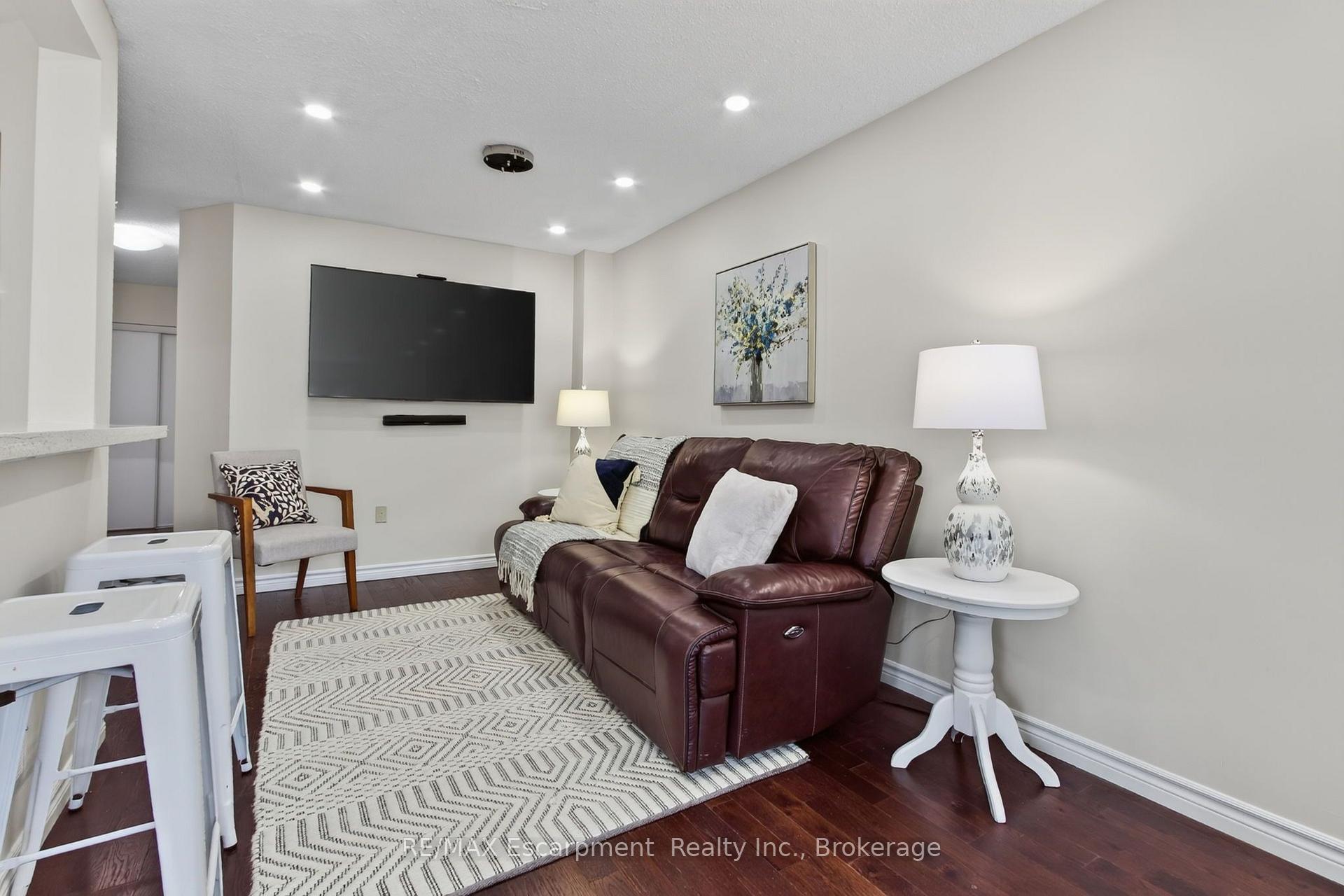 Photo 6 of 5143 Lampman Avenue, Burlington, Uptown — HOMEH