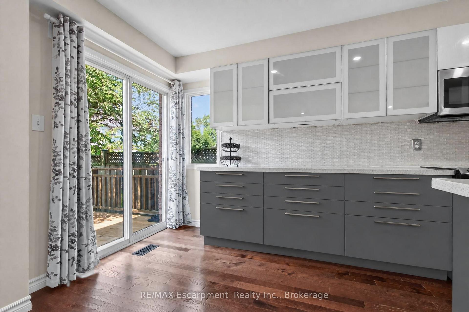 Photo 14 of 5143 Lampman Avenue, Burlington, Uptown — HOMEH