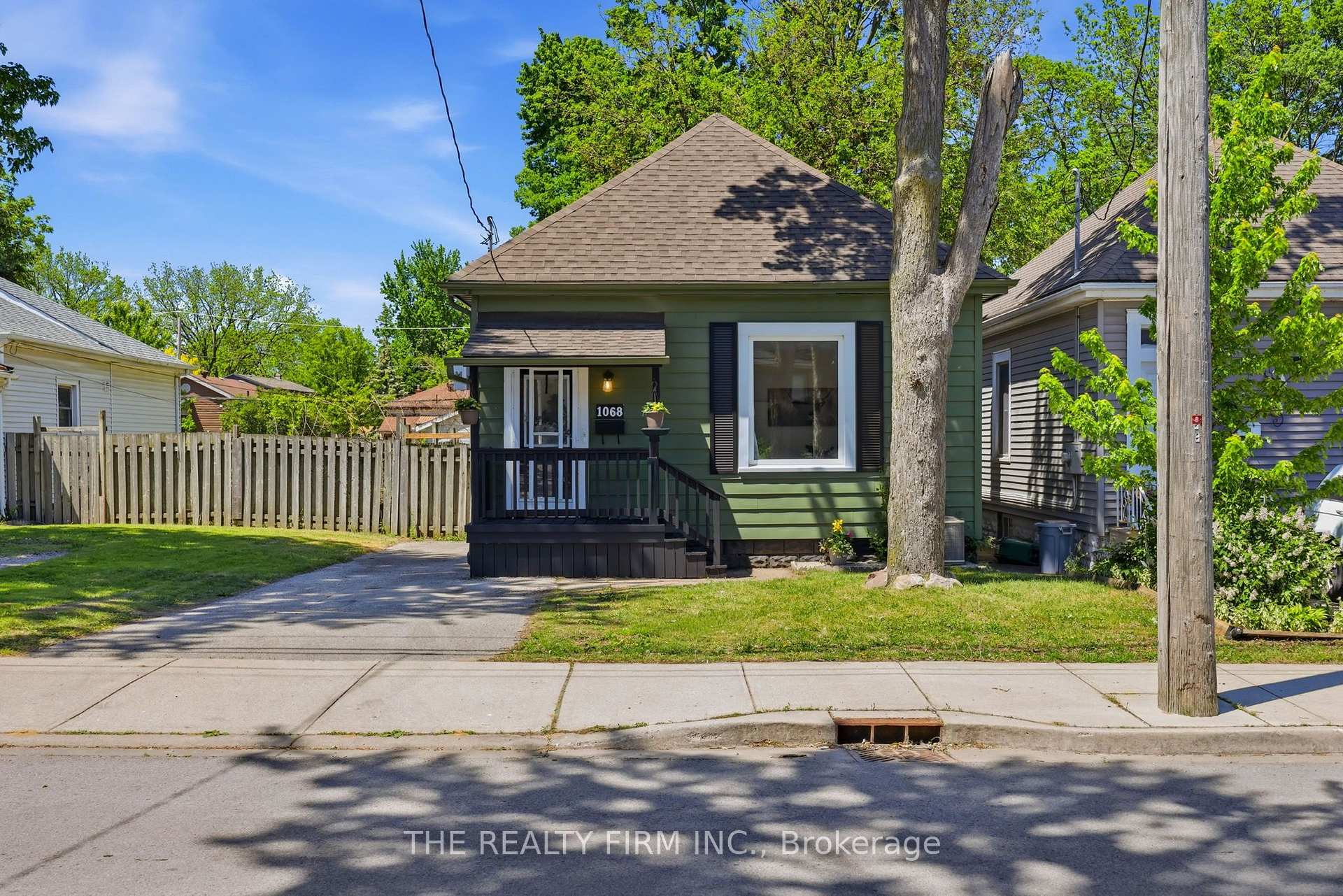 Front of 1068 Margaret Street