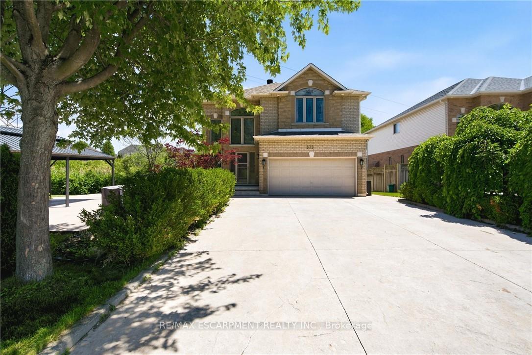 Photo 2 of 575 Stonehenge Drive, Hamilton, Ancaster — HOMEH