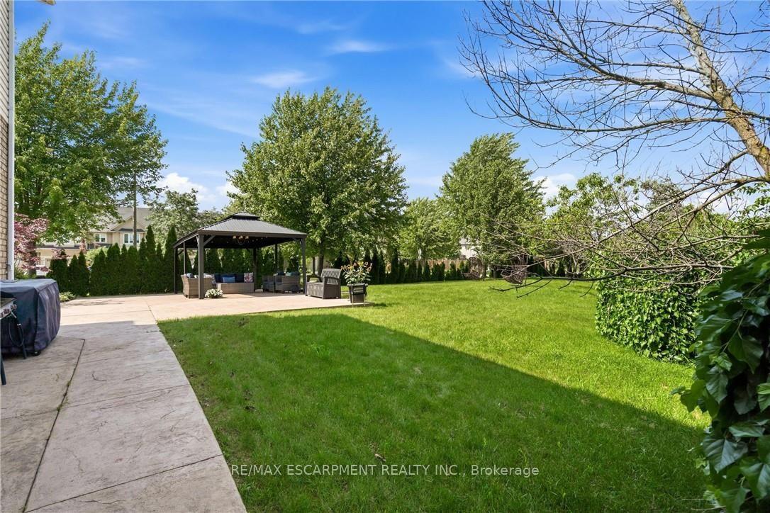 Photo 3 of 575 Stonehenge Drive, Hamilton, Ancaster — HOMEH