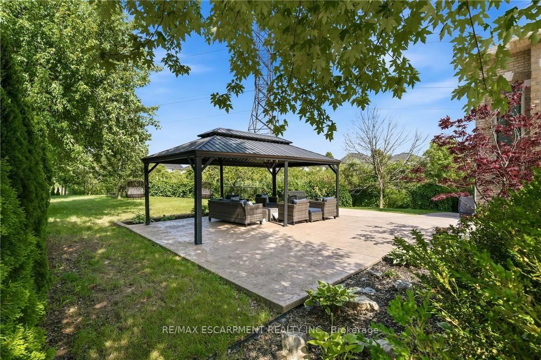Photo 4 of 575 Stonehenge Drive, Hamilton, Ancaster — HOMEH