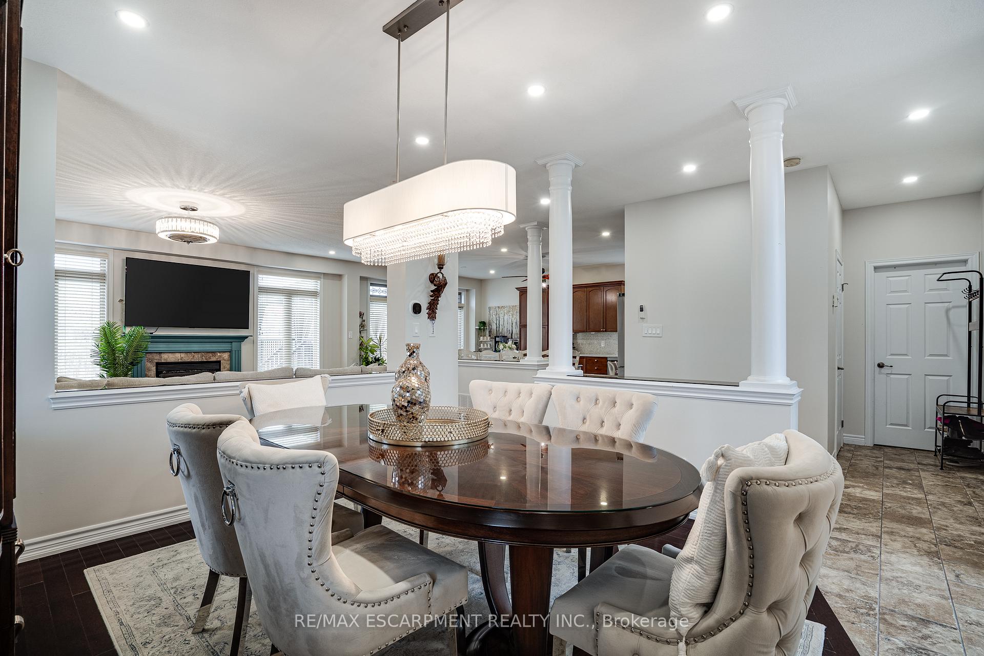 Photo 11 of 575 Stonehenge Drive, Hamilton, Ancaster — HOMEH