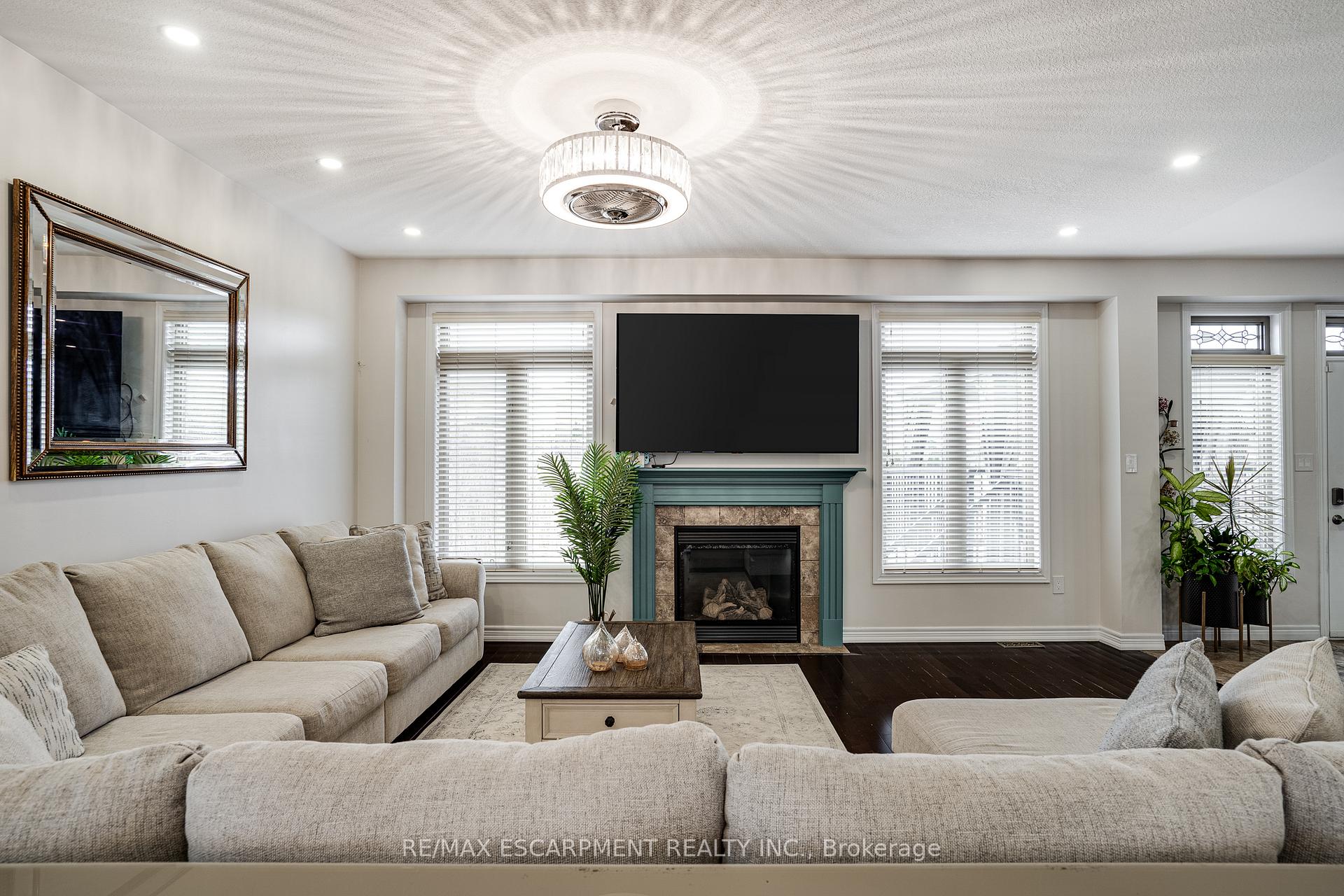 Photo 12 of 575 Stonehenge Drive, Hamilton, Ancaster — HOMEH