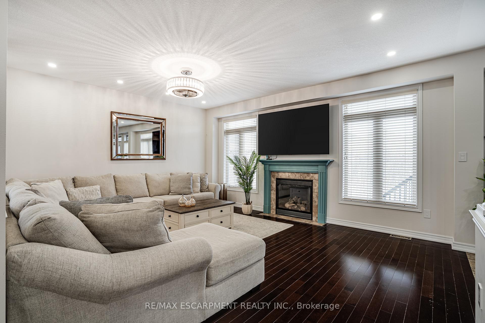 Photo 14 of 575 Stonehenge Drive, Hamilton, Ancaster — HOMEH
