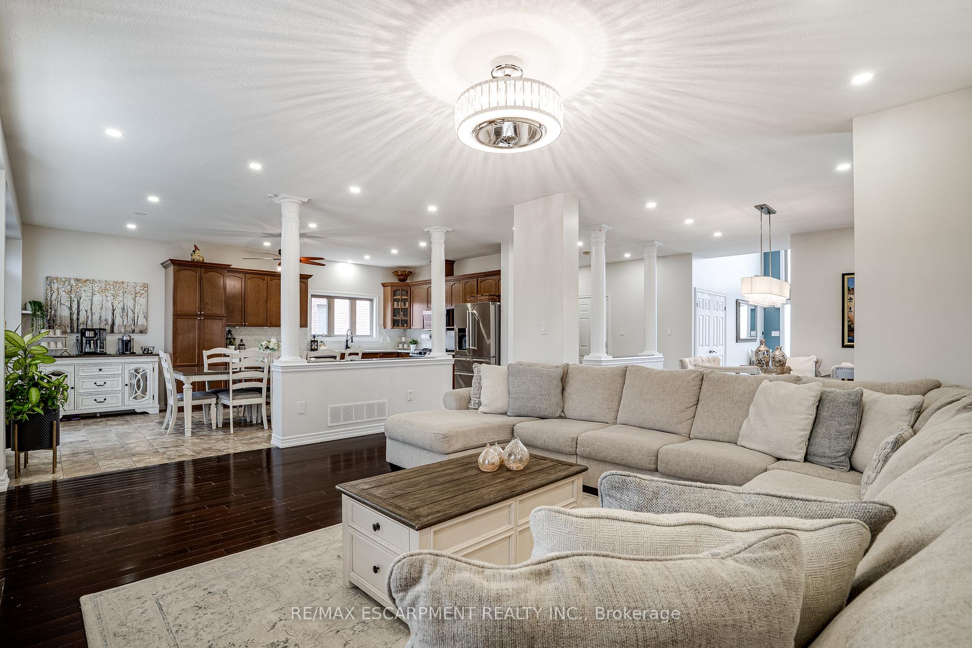 Photo 17 of 575 Stonehenge Drive, Hamilton, Ancaster — HOMEH