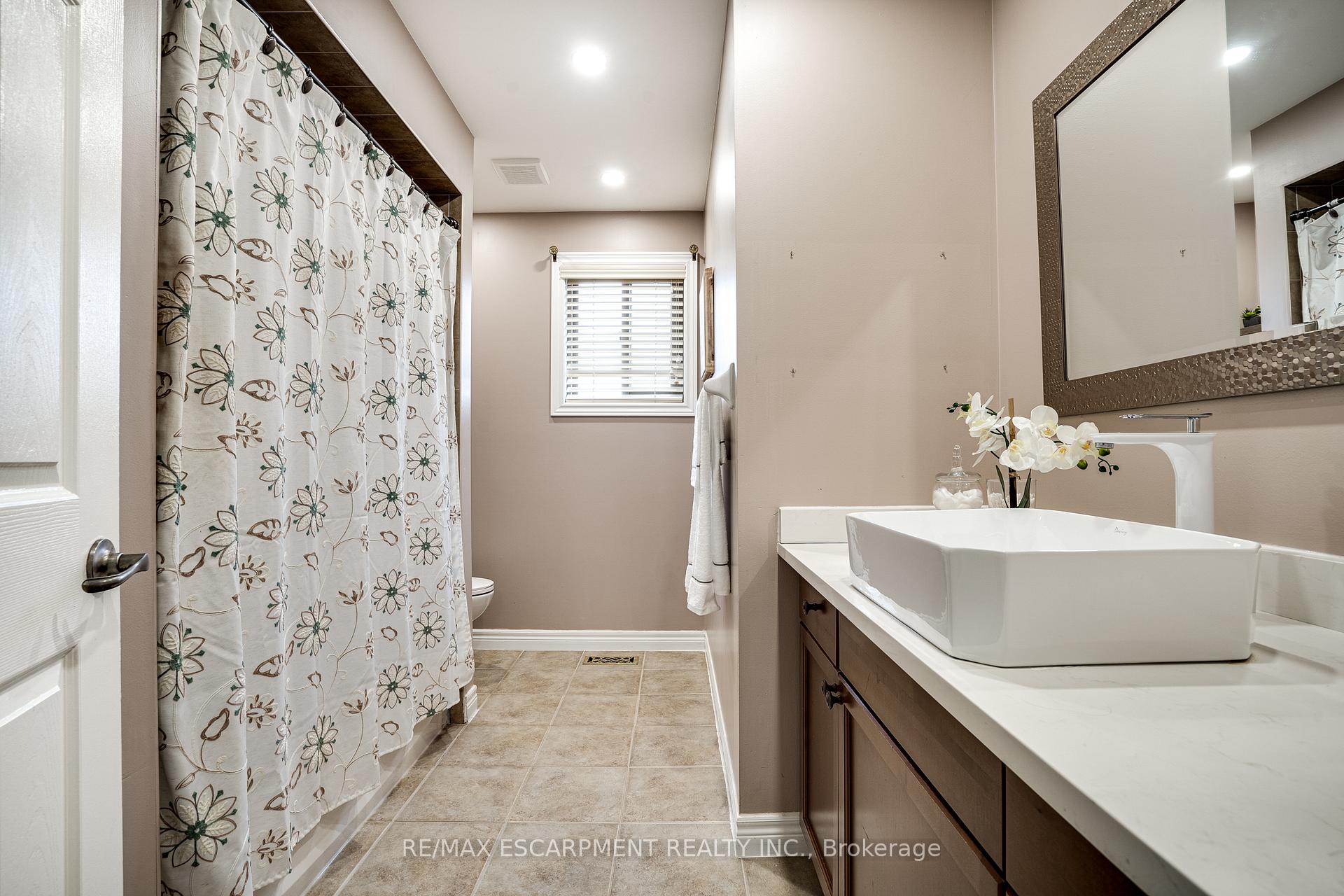 Photo 32 of 575 Stonehenge Drive, Hamilton, Ancaster — HOMEH