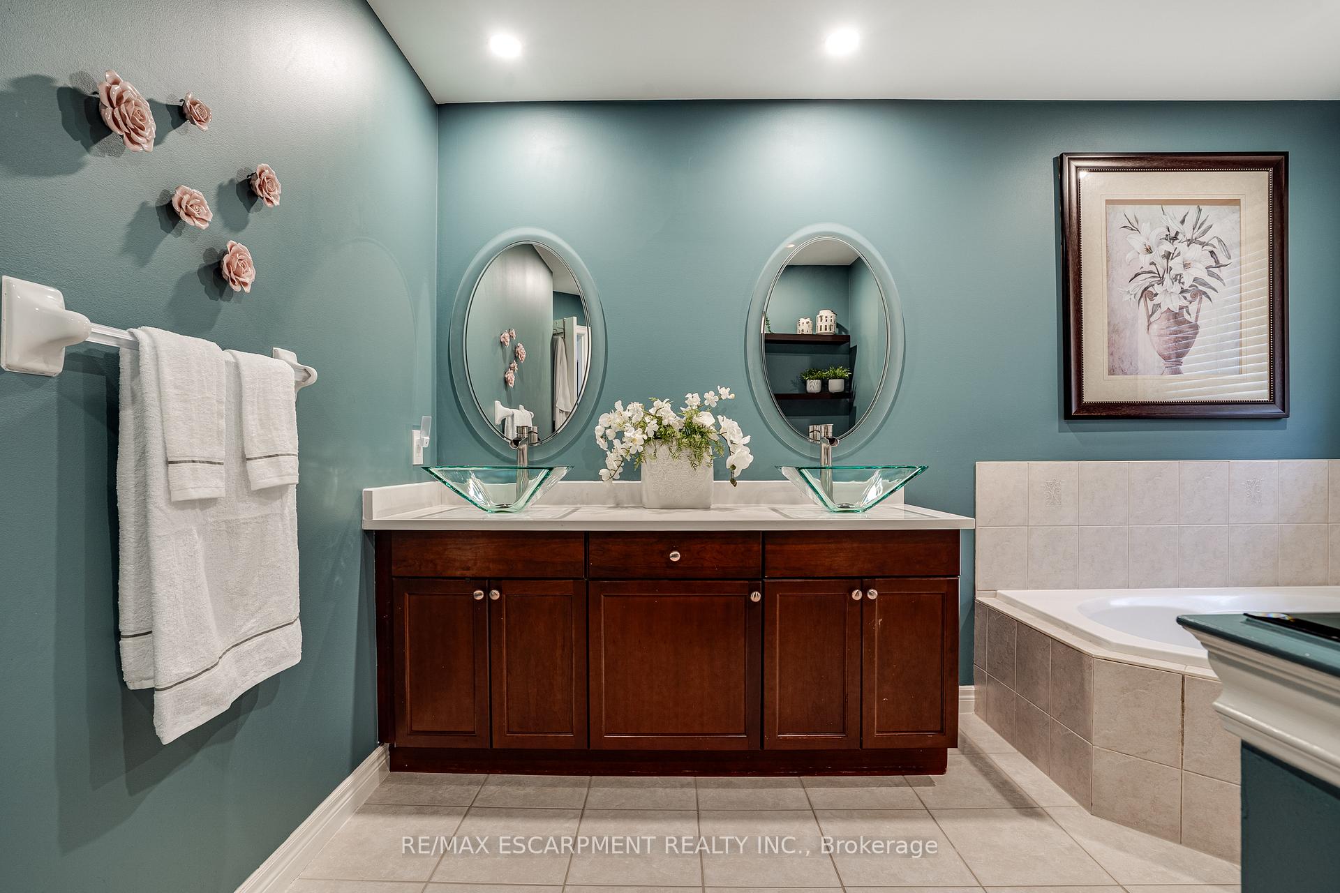 Photo 36 of 575 Stonehenge Drive, Hamilton, Ancaster — HOMEH
