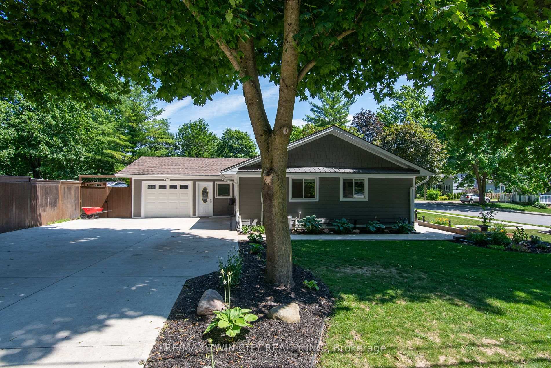 Photo 4 of 99 John Street W, North Huron, Wingham — HOMEH