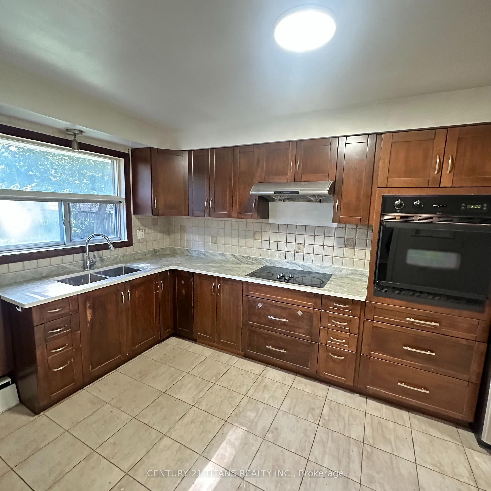 Photo 9 of 34 Watson Street, Scarborough, Highland Creek — HOMEH