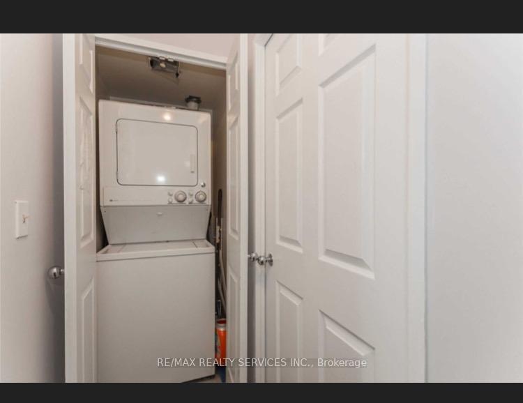 Photo 4 of Unit 2211, 335 Webb Drive, Mississauga, City Centre — HOMEH