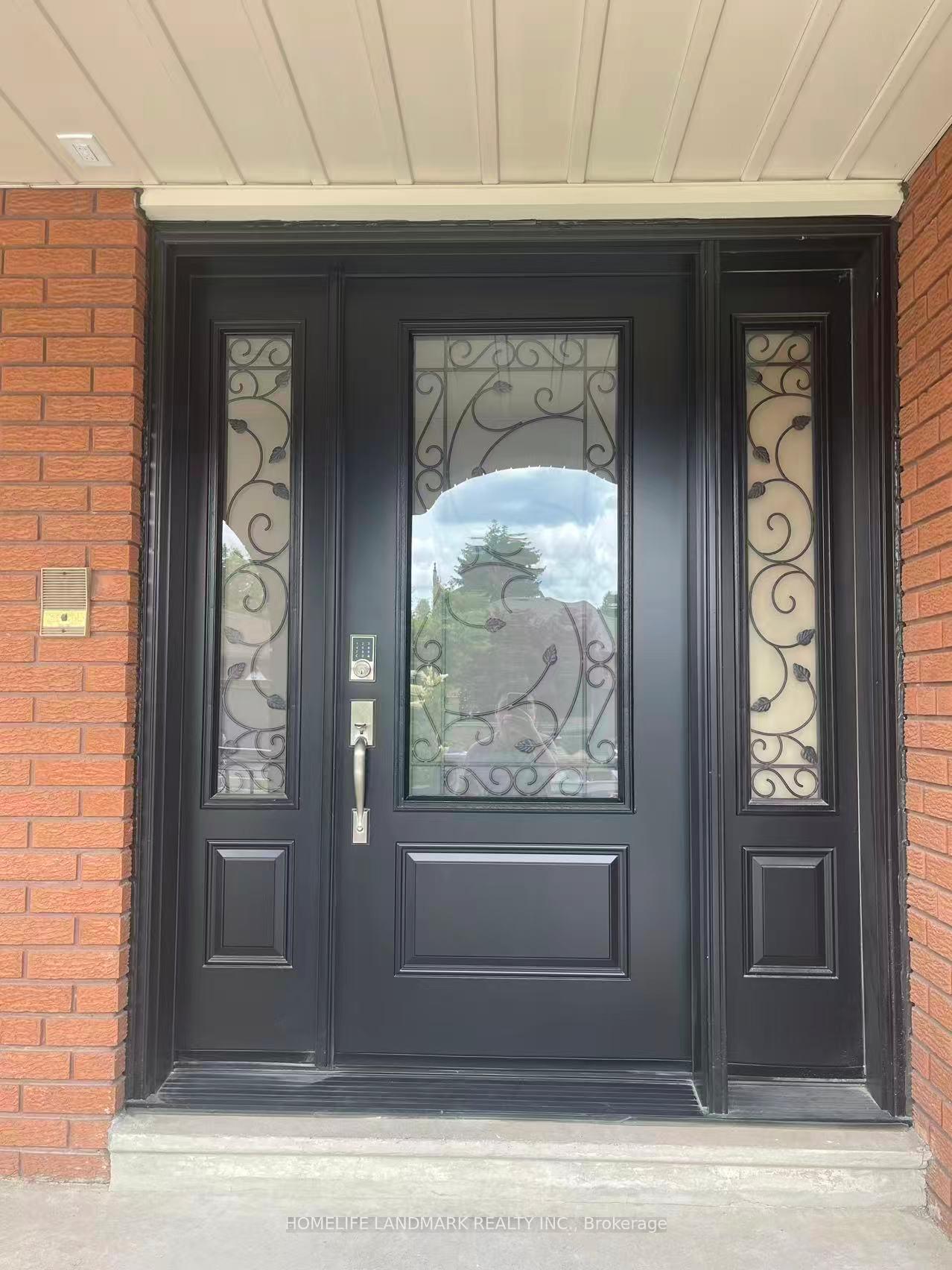 Photo 2 of Unit Unit 1, 17 Rosemeade Avenue, Etobicoke, Stonegate-Queensway — HOMEH