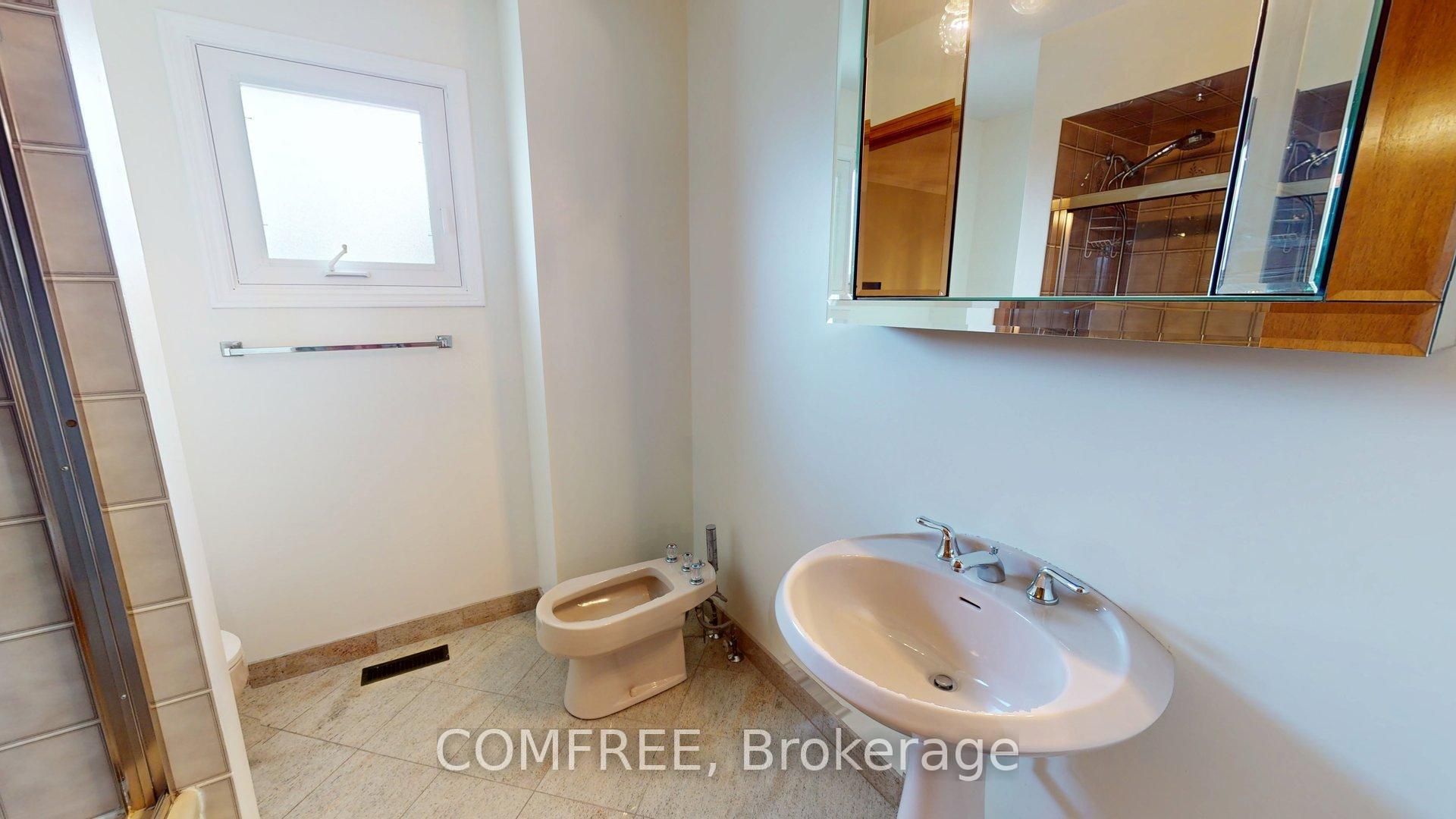Photo 16 of 51 Venetian Crescent, Vaughan, East Woodbridge — HOMEH