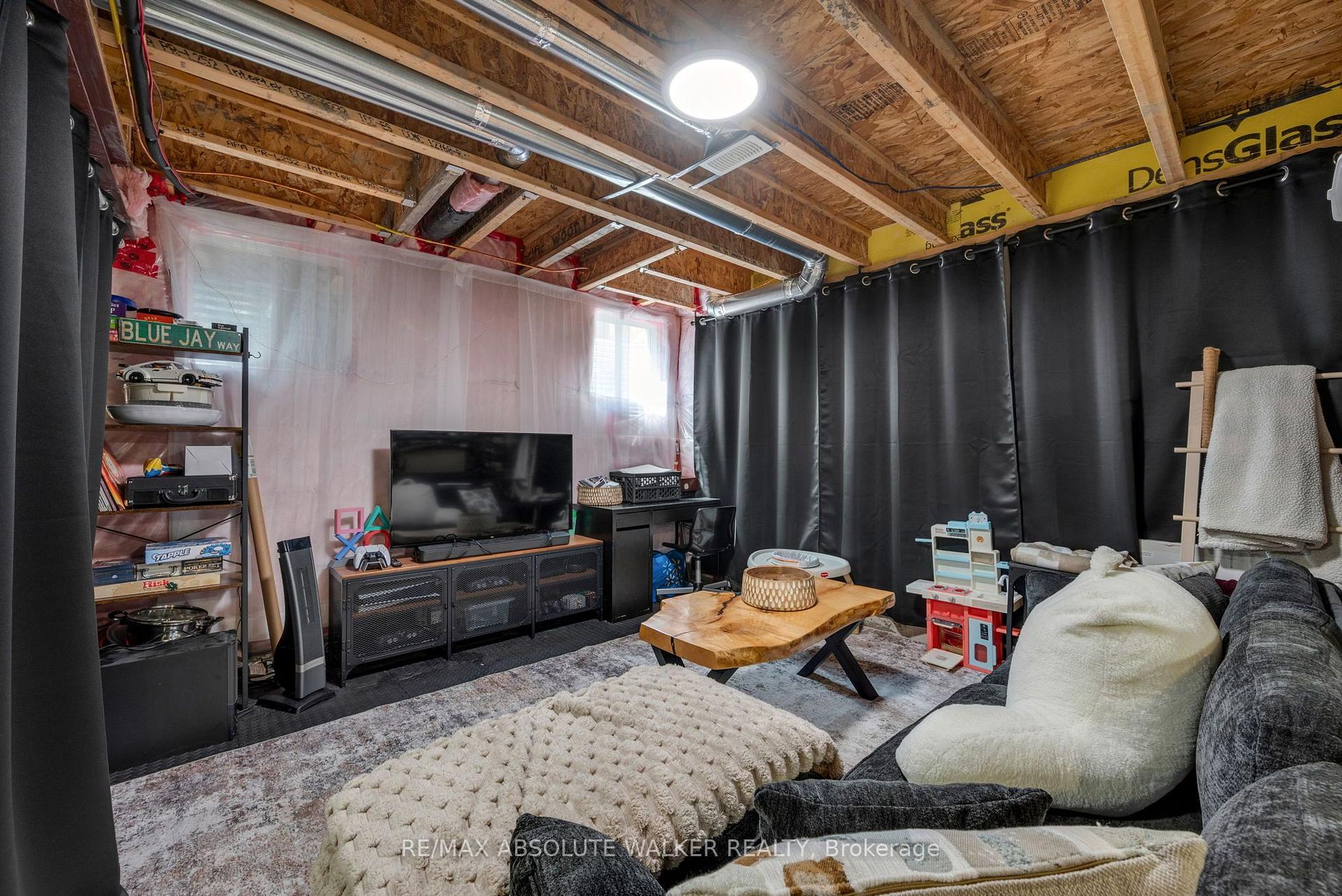 Photo 22 of 236 Willow Aster Circle, Ottawa, Avalon West — HOMEH