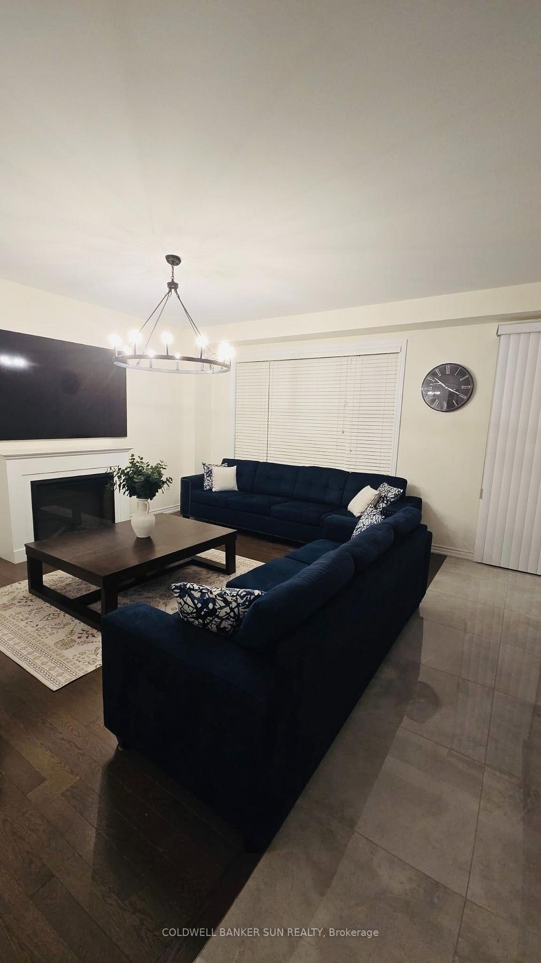 Photo 5 of 36 Bavenden Crescent, Brampton, Credit Valley — HOMEH
