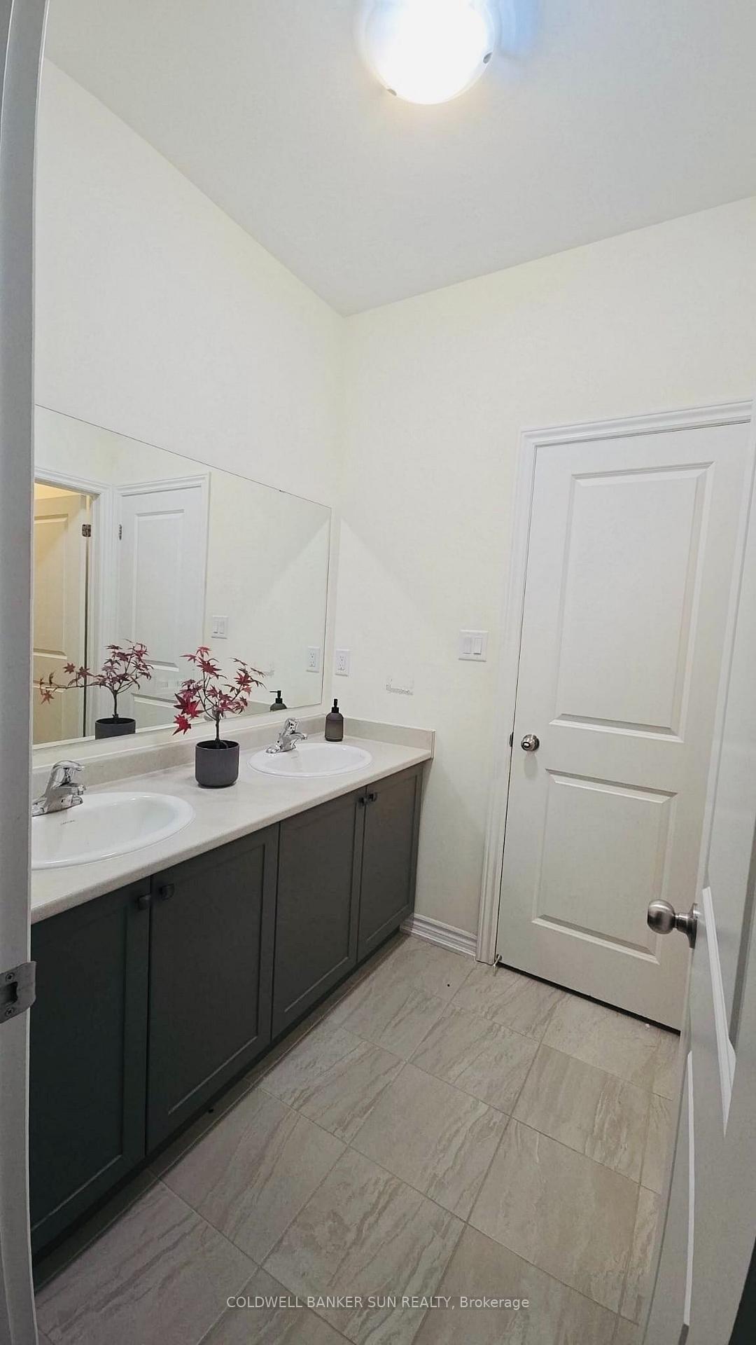 Photo 31 of 36 Bavenden Crescent, Brampton, Credit Valley — HOMEH