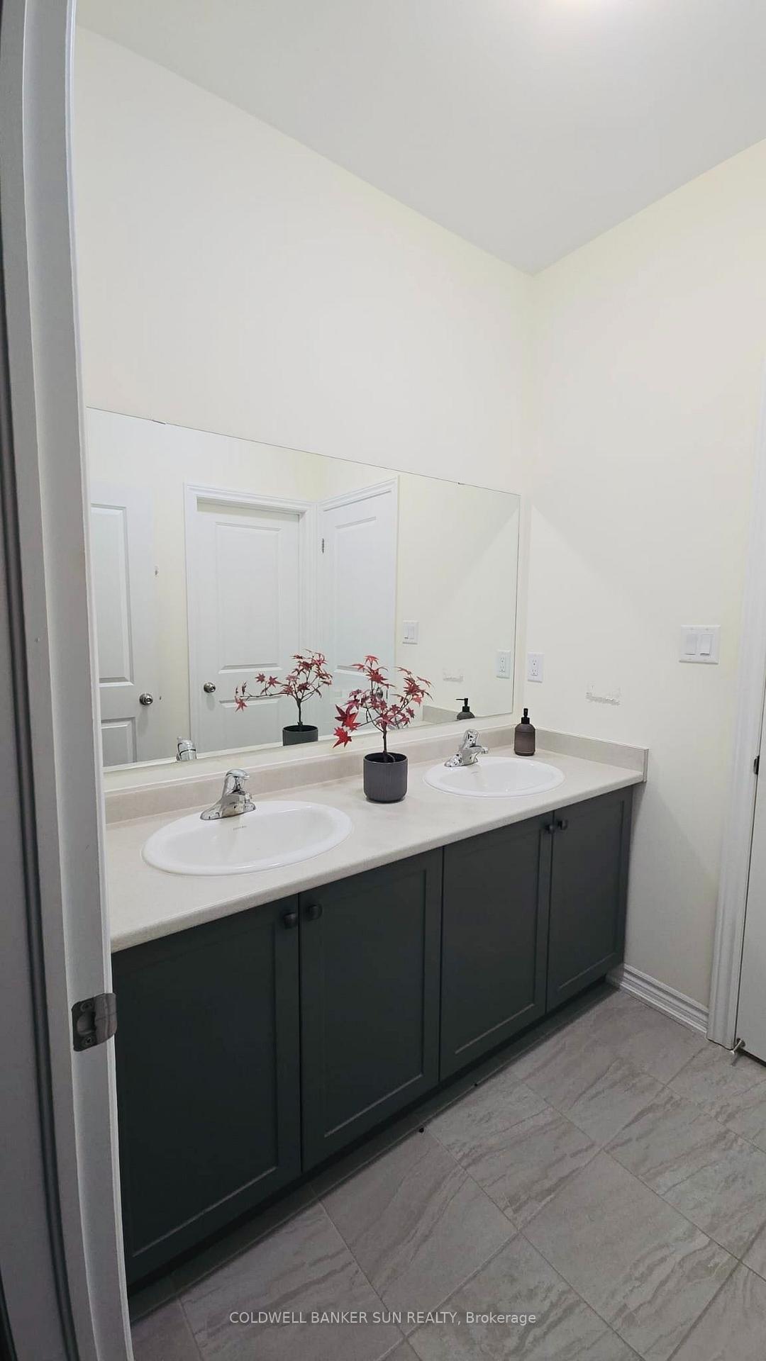 Photo 35 of 36 Bavenden Crescent, Brampton, Credit Valley — HOMEH