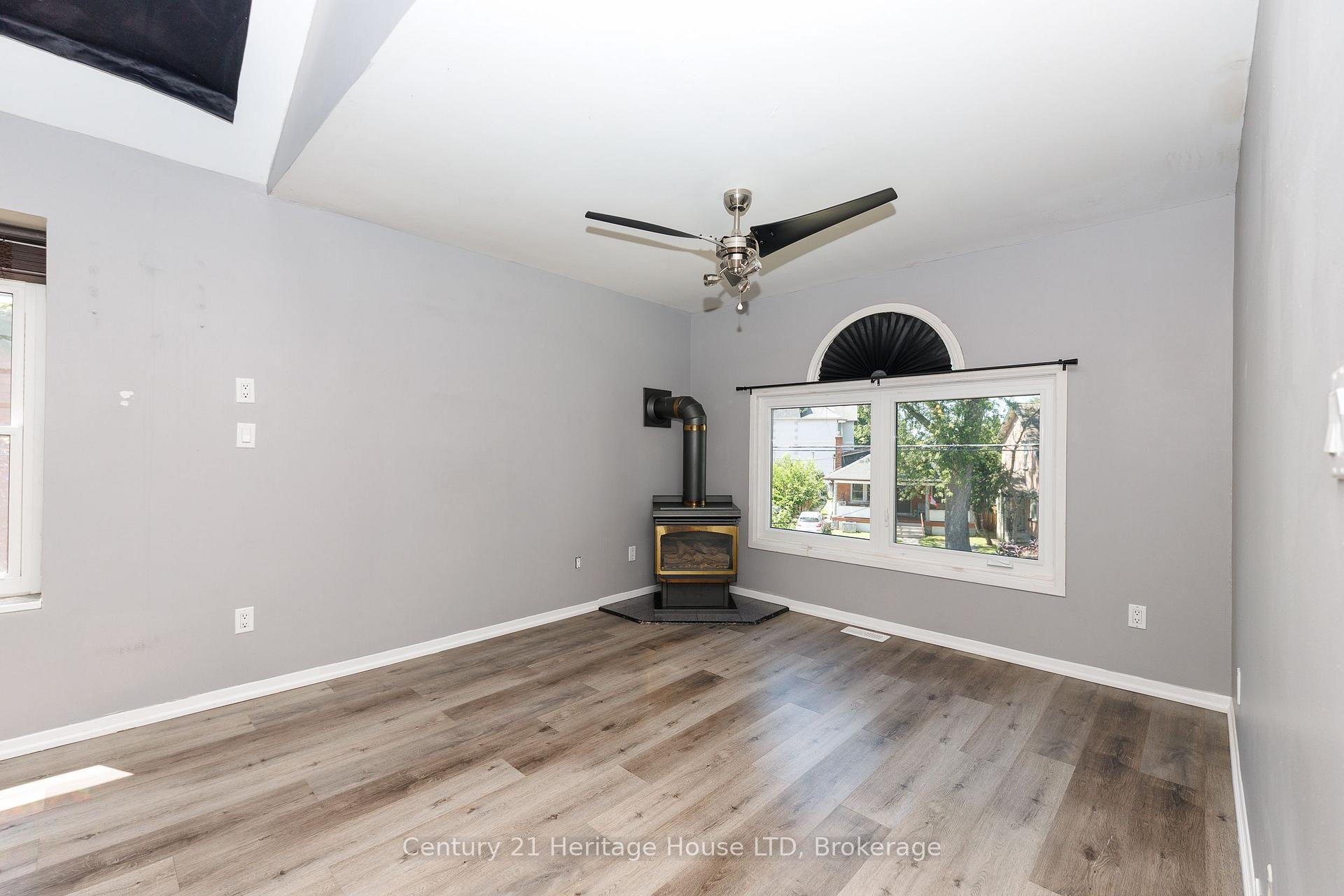 Photo 4 of 164 Lake Street, St. Catharines, Downtown — HOMEH