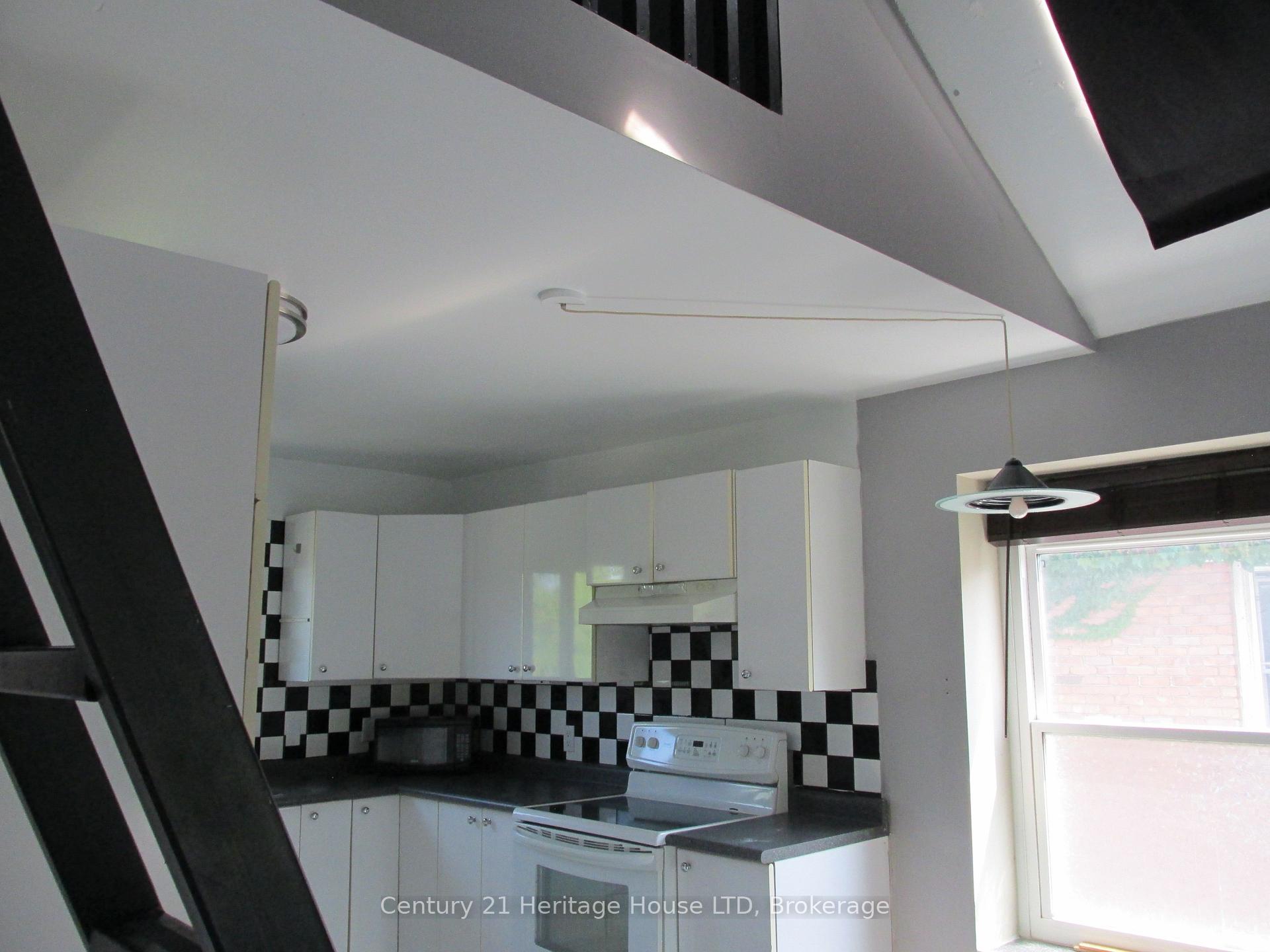 Photo 8 of 164 Lake Street, St. Catharines, Downtown — HOMEH
