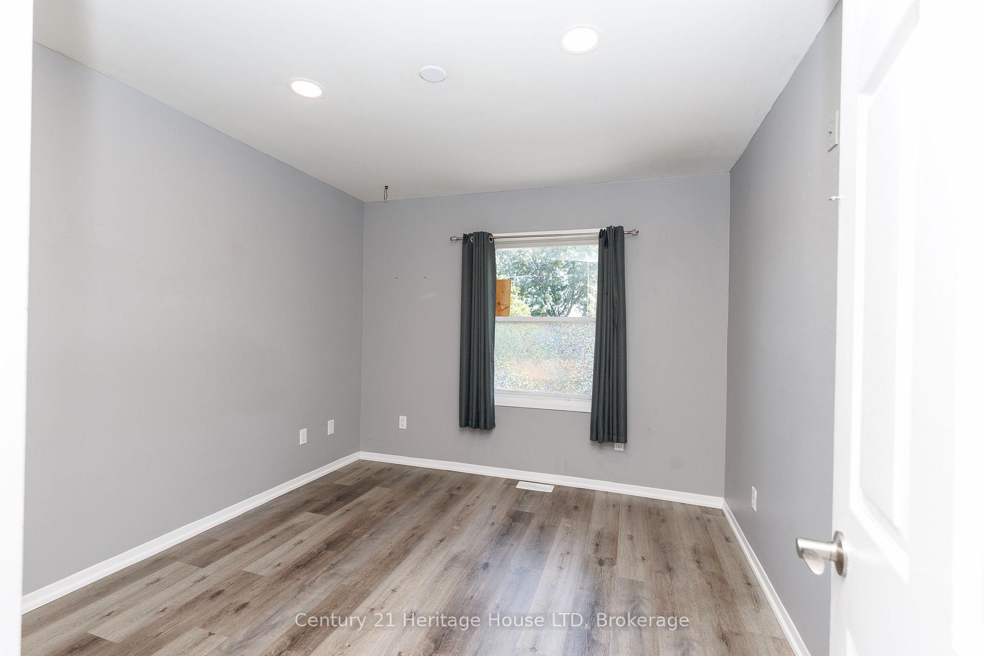 Photo 14 of 164 Lake Street, St. Catharines, Downtown — HOMEH