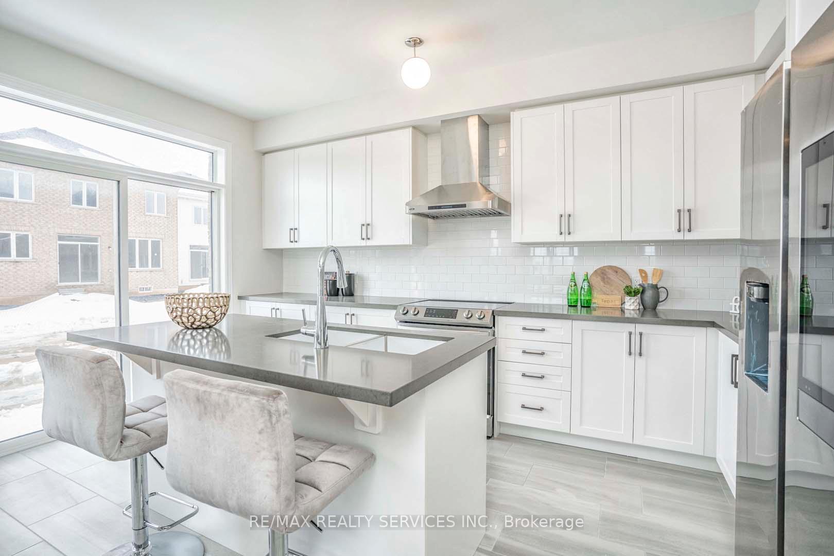 Photo 10 of 525 Red Elm Road, Shelburne — HOMEH