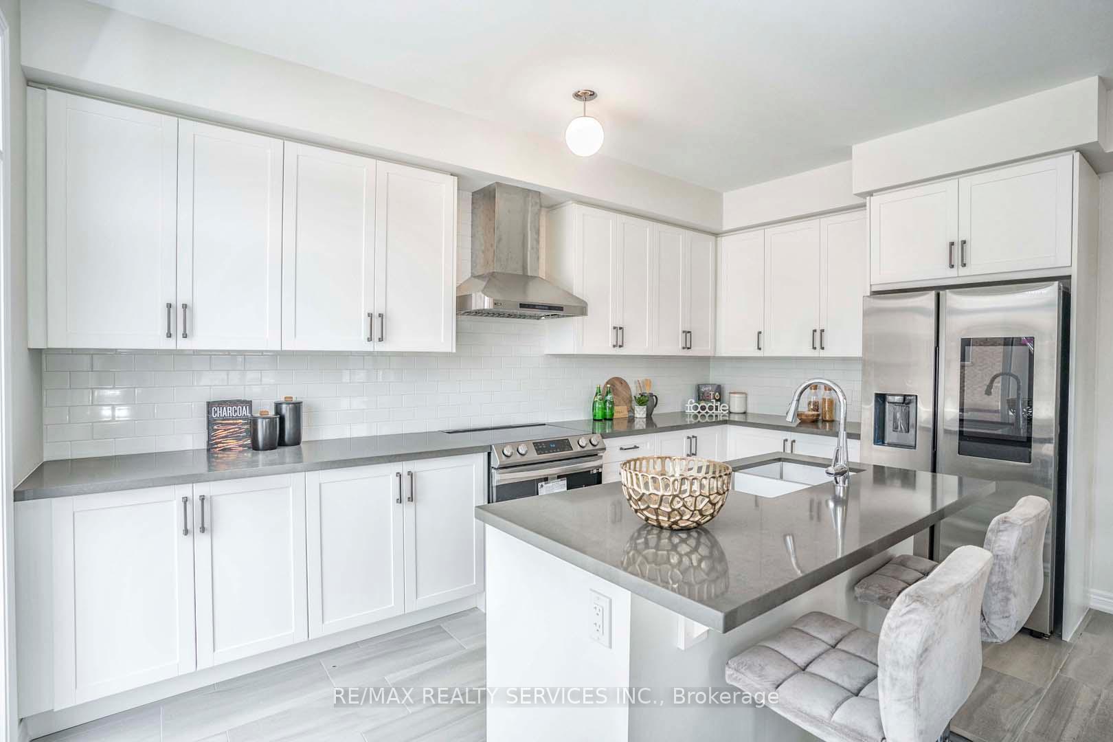 Photo 11 of 525 Red Elm Road, Shelburne — HOMEH