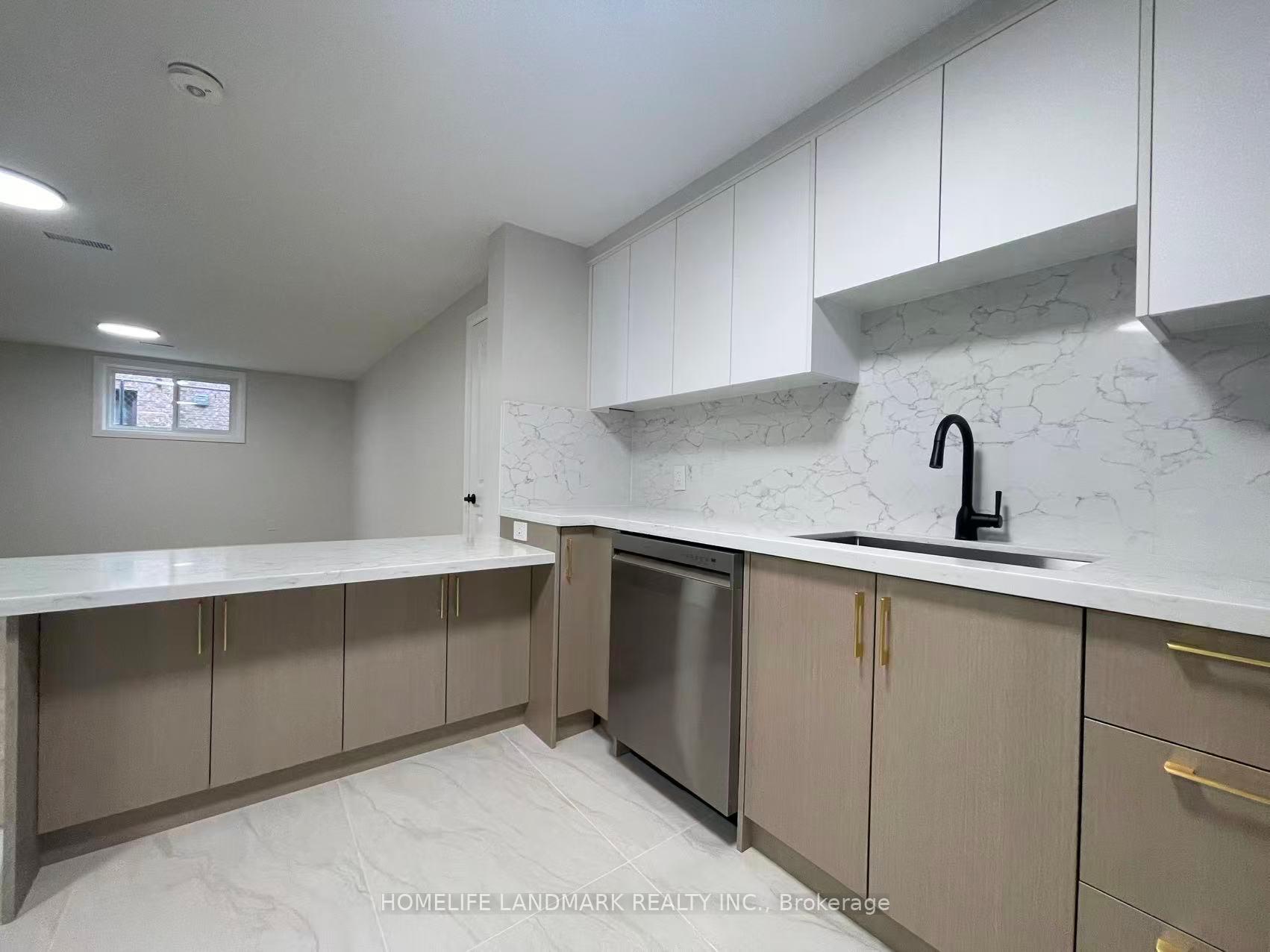Photo 2 of Unit Unit 3, 17 Rosemeade Avenue, Etobicoke, Stonegate-Queensway — HOMEH