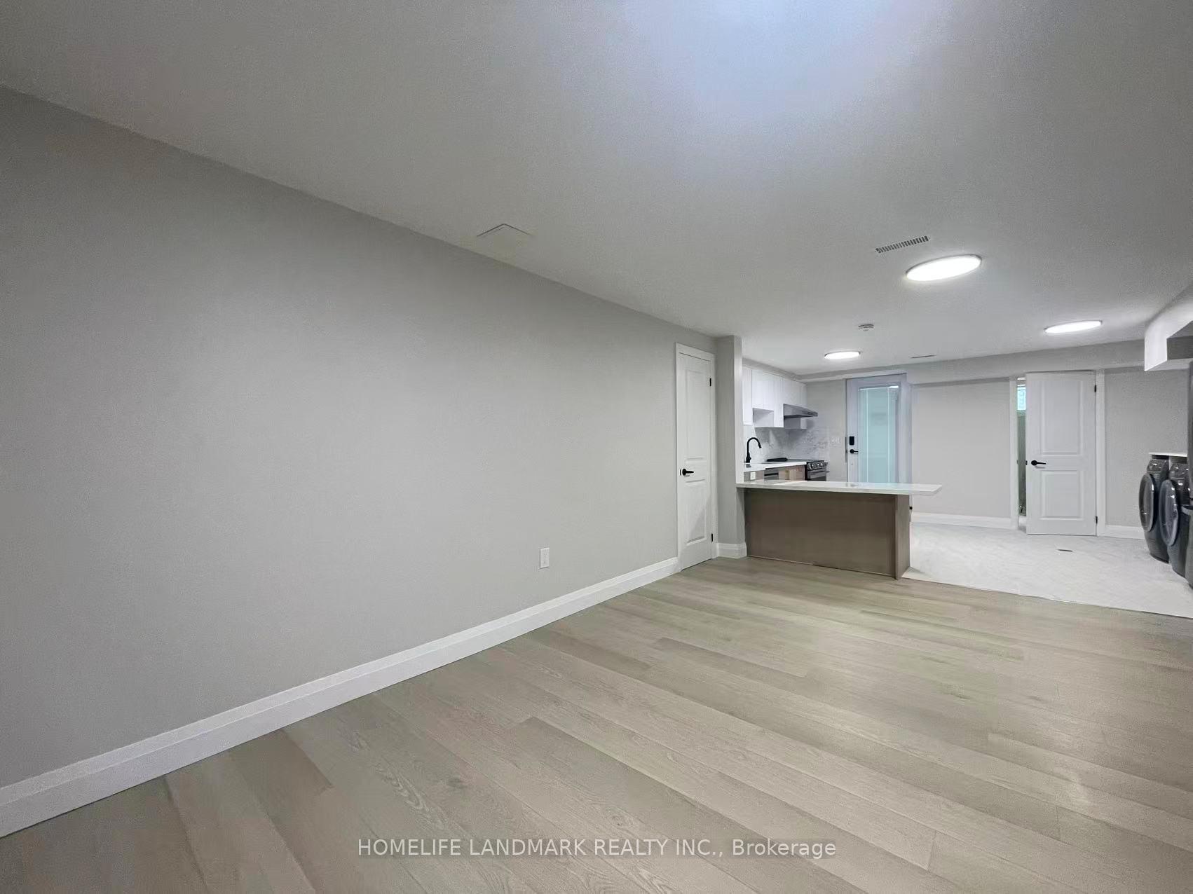 Photo 3 of Unit Unit 3, 17 Rosemeade Avenue, Etobicoke, Stonegate-Queensway — HOMEH
