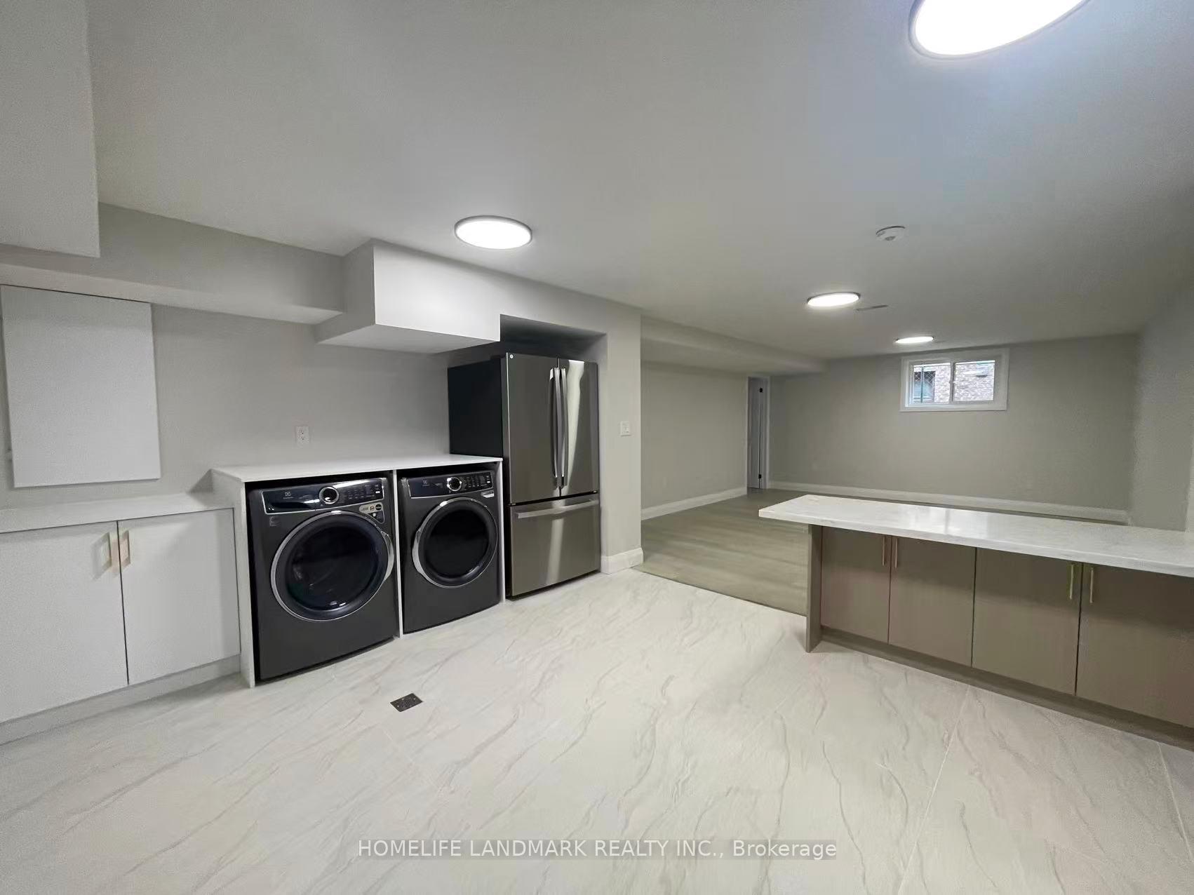 Photo 4 of Unit Unit 3, 17 Rosemeade Avenue, Etobicoke, Stonegate-Queensway — HOMEH