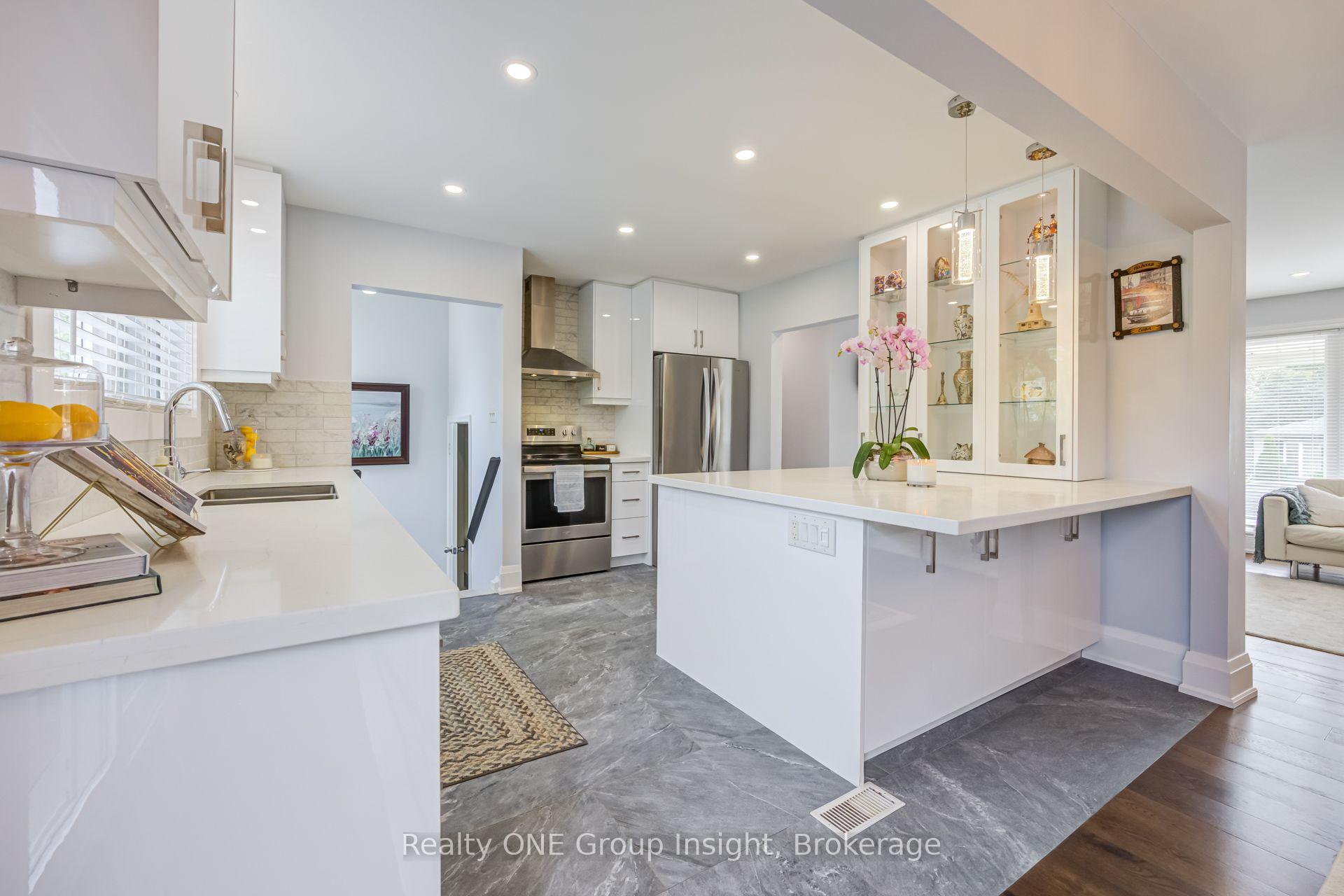 Photo 12 of 150 Avondale Boulevard, Brampton, Avondale — HOMEH