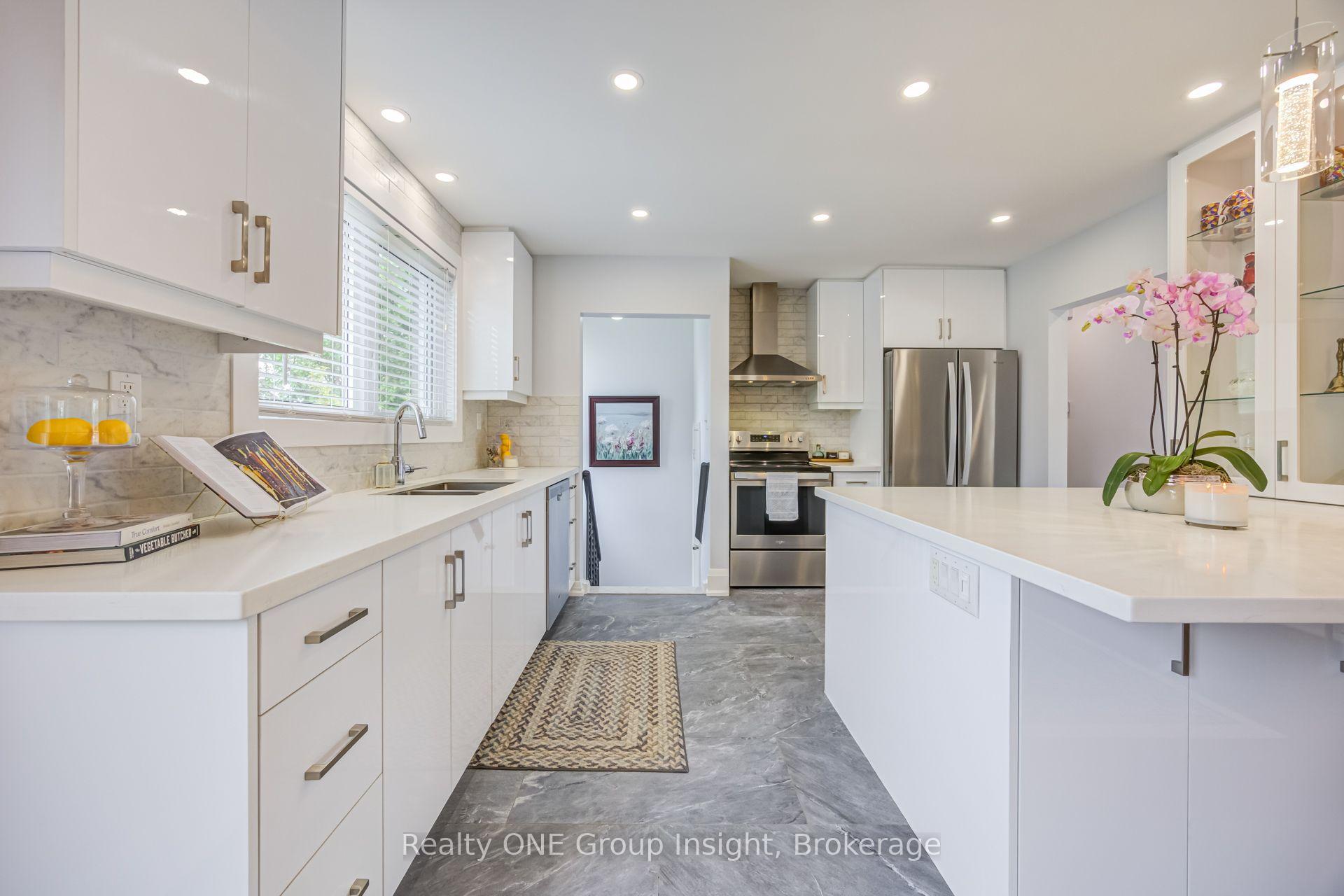 Photo 40 of 150 Avondale Boulevard, Brampton, Avondale — HOMEH