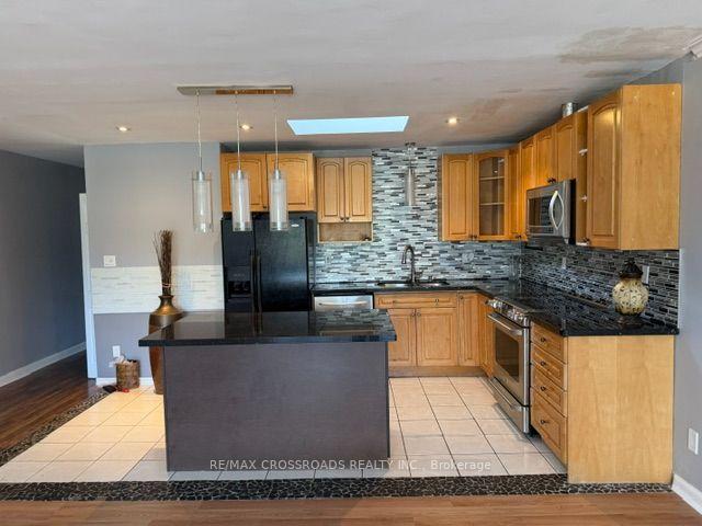 Photo 4 of Unit Upper, 840 Danforth Road, Scarborough, Kennedy Park — HOMEH
