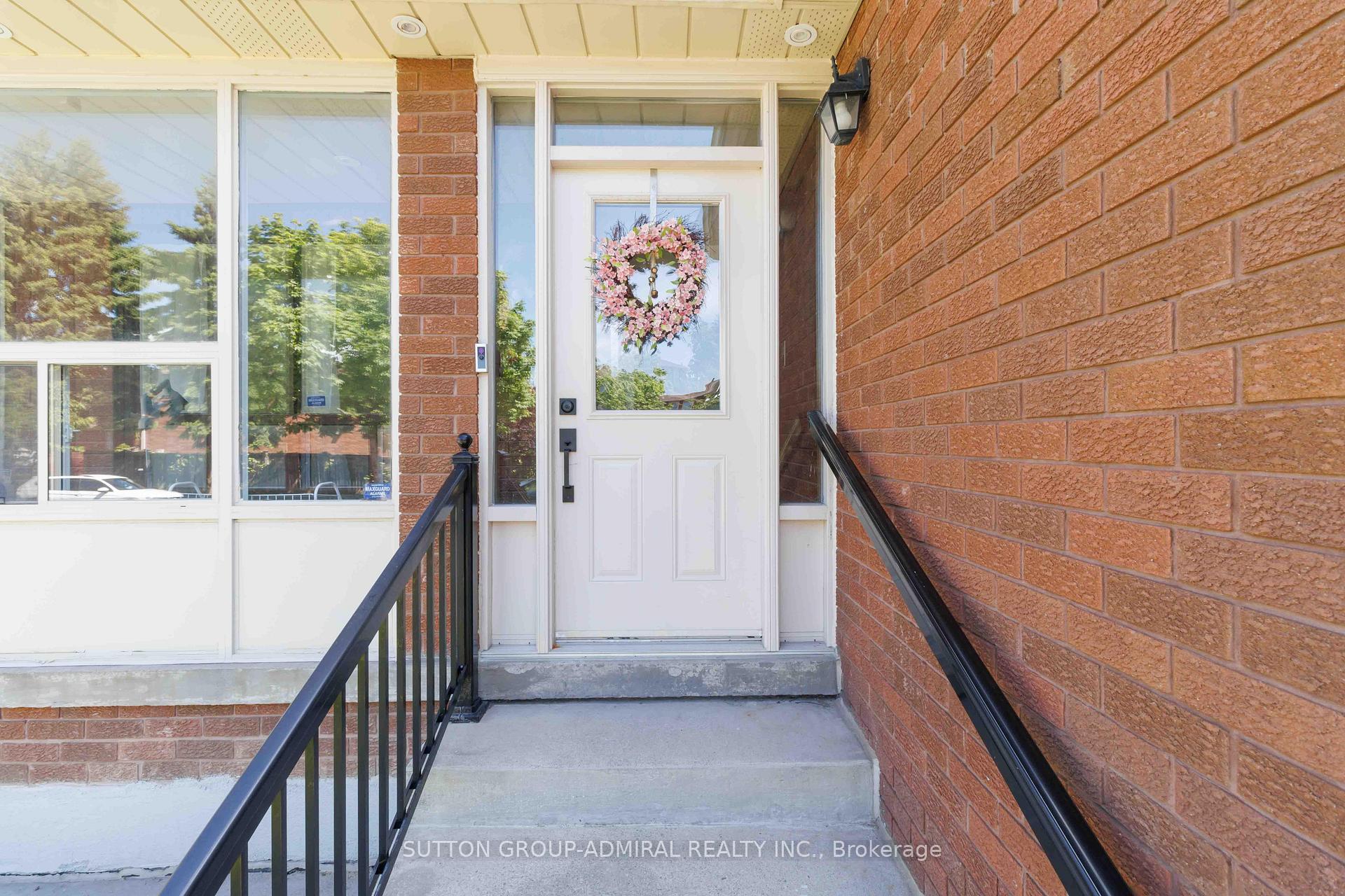 Photo 2 of Unit Main & Upper Flr, 87 Marita Place, Vaughan, Glen Shields — HOMEH