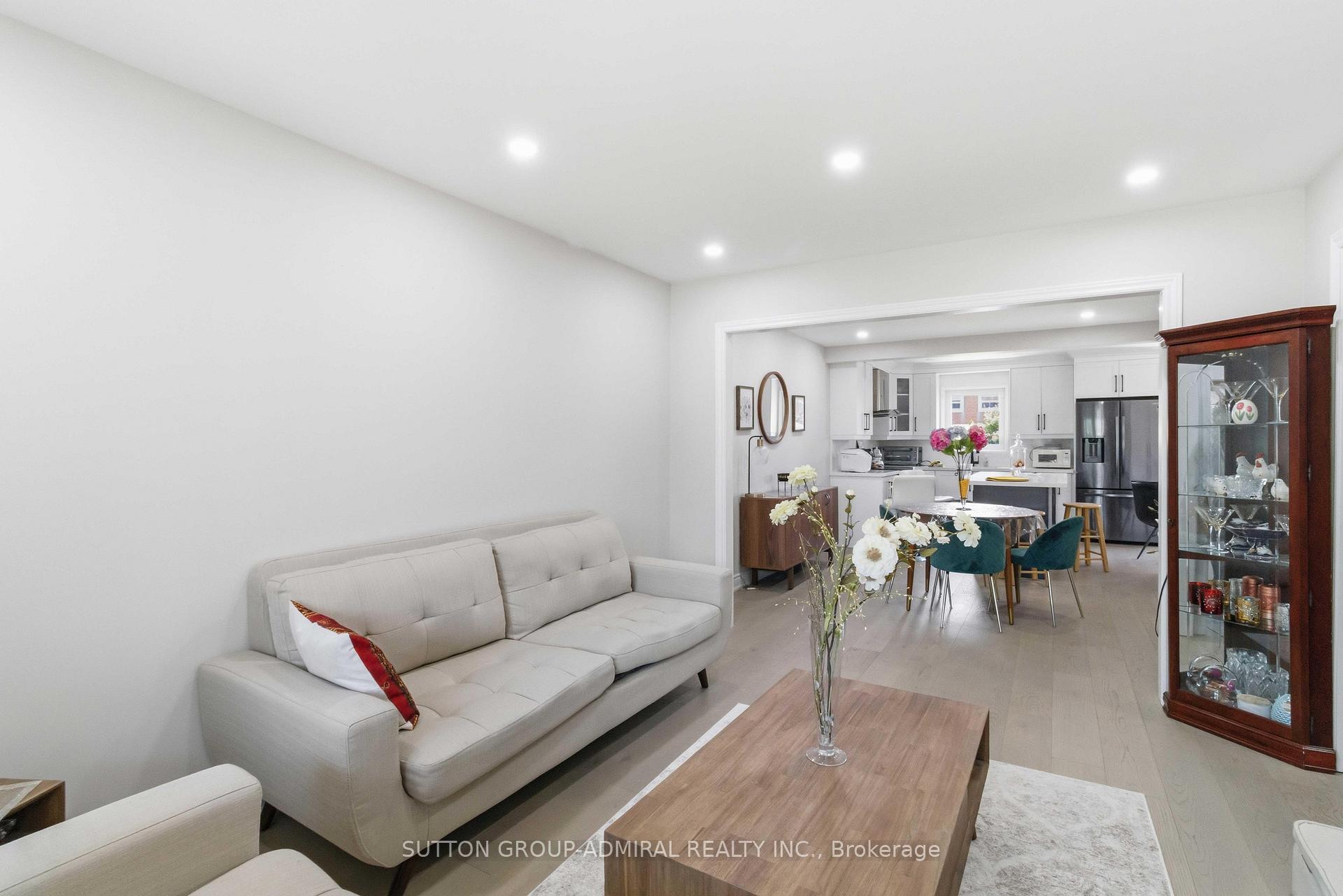 Photo 6 of Unit Main & Upper Flr, 87 Marita Place, Vaughan, Glen Shields — HOMEH
