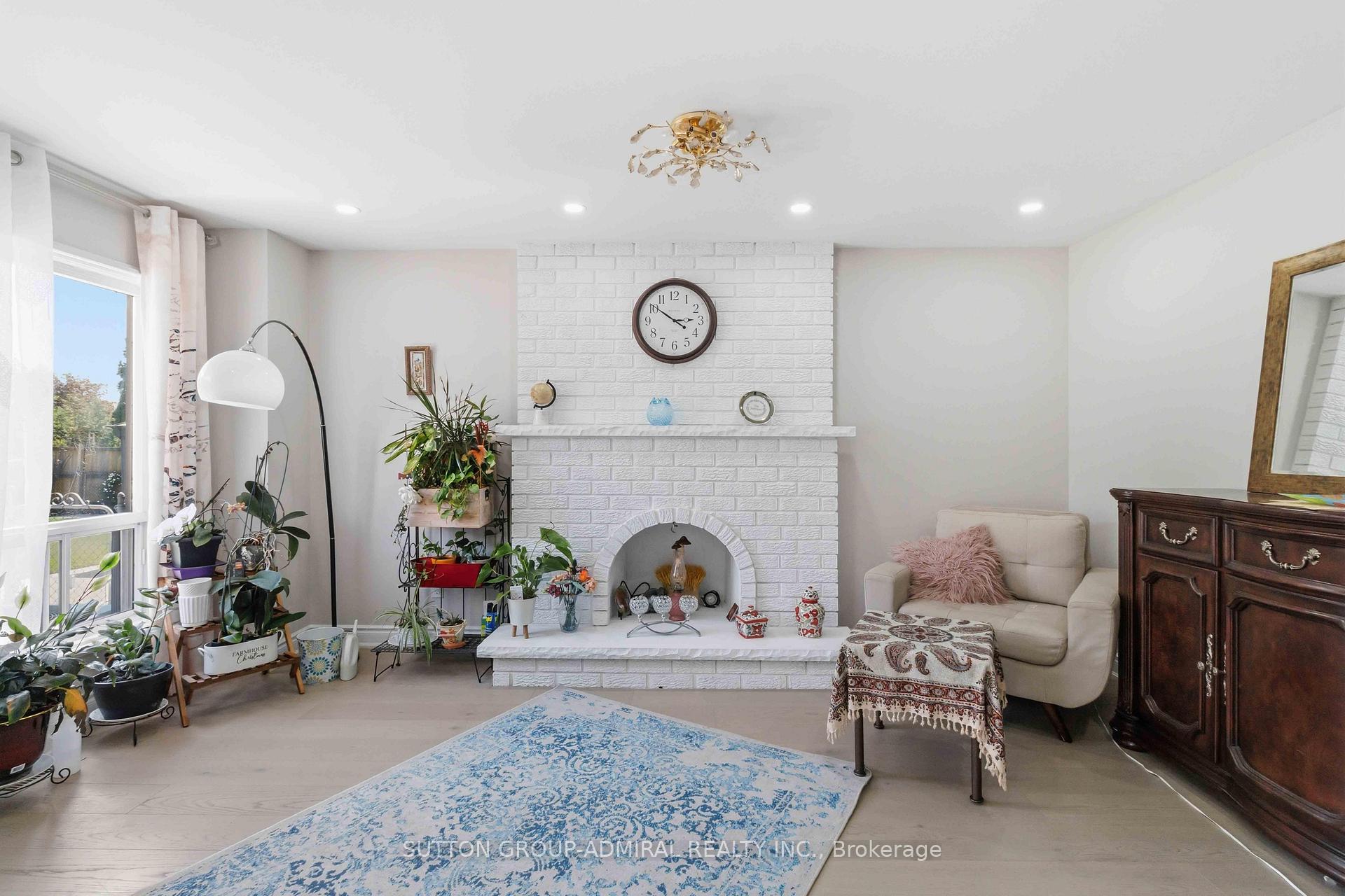 Photo 7 of Unit Main & Upper Flr, 87 Marita Place, Vaughan, Glen Shields — HOMEH