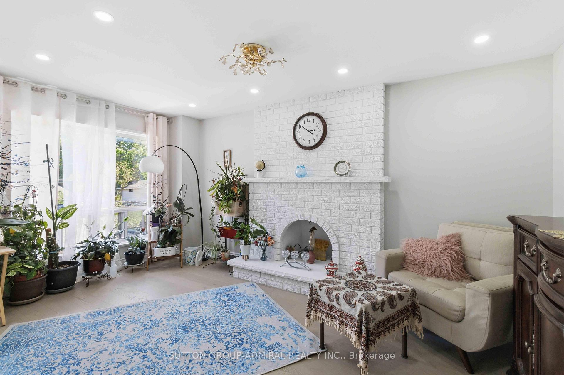 Photo 8 of Unit Main & Upper Flr, 87 Marita Place, Vaughan, Glen Shields — HOMEH