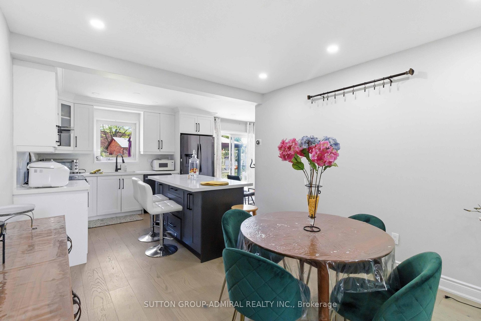 Photo 10 of Unit Main & Upper Flr, 87 Marita Place, Vaughan, Glen Shields — HOMEH