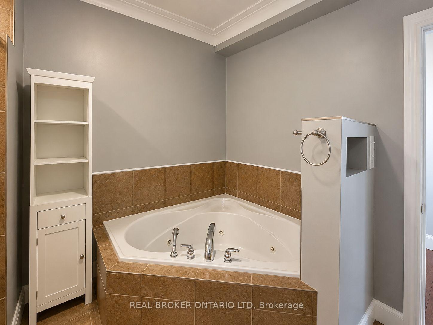 Photo 9 of 281 Grosvenor Street S, London, East B — HOMEH