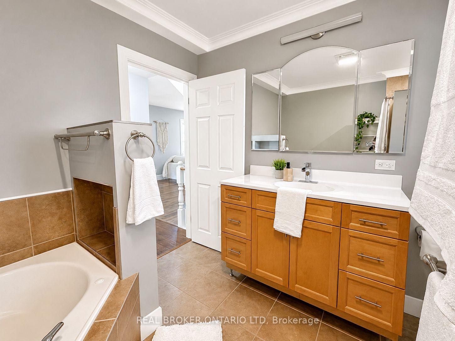 Photo 10 of 281 Grosvenor Street S, London, East B — HOMEH