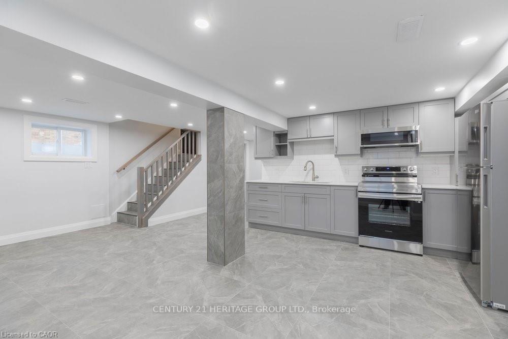 Photo 2 of 658 Upper Sherman Avenue, Hamilton, Burkholme — HOMEH