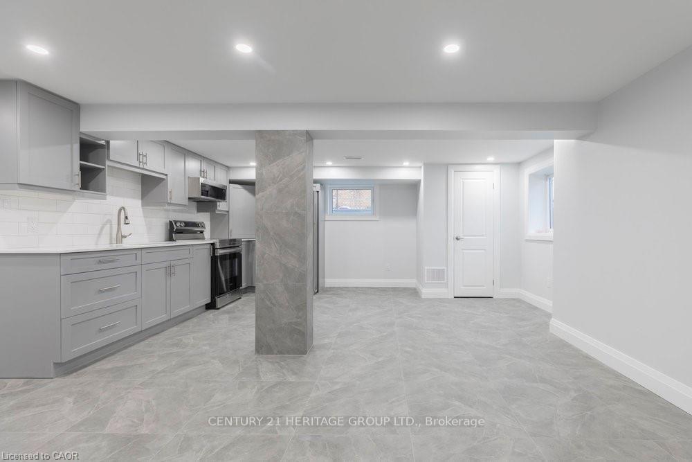 Photo 4 of 658 Upper Sherman Avenue, Hamilton, Burkholme — HOMEH