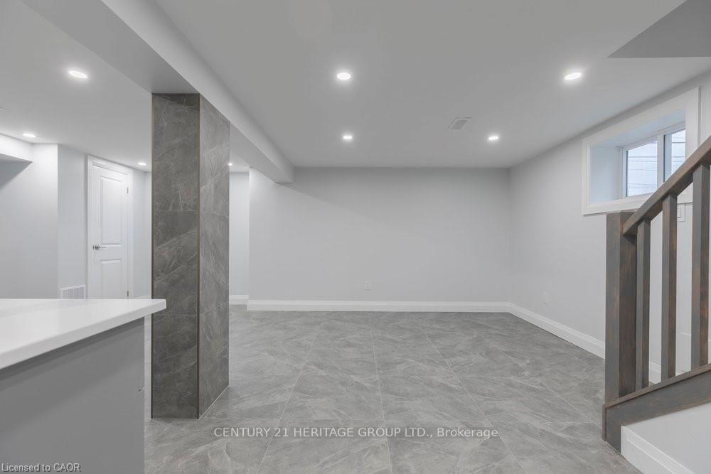Photo 6 of 658 Upper Sherman Avenue, Hamilton, Burkholme — HOMEH