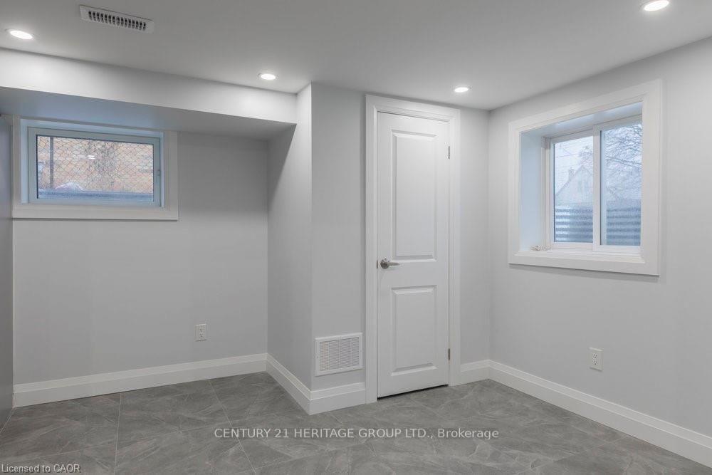 Photo 7 of 658 Upper Sherman Avenue, Hamilton, Burkholme — HOMEH