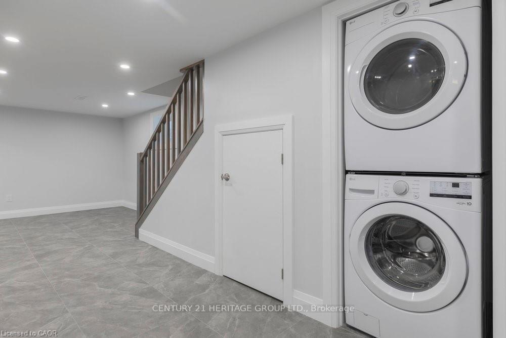 Photo 10 of 658 Upper Sherman Avenue, Hamilton, Burkholme — HOMEH