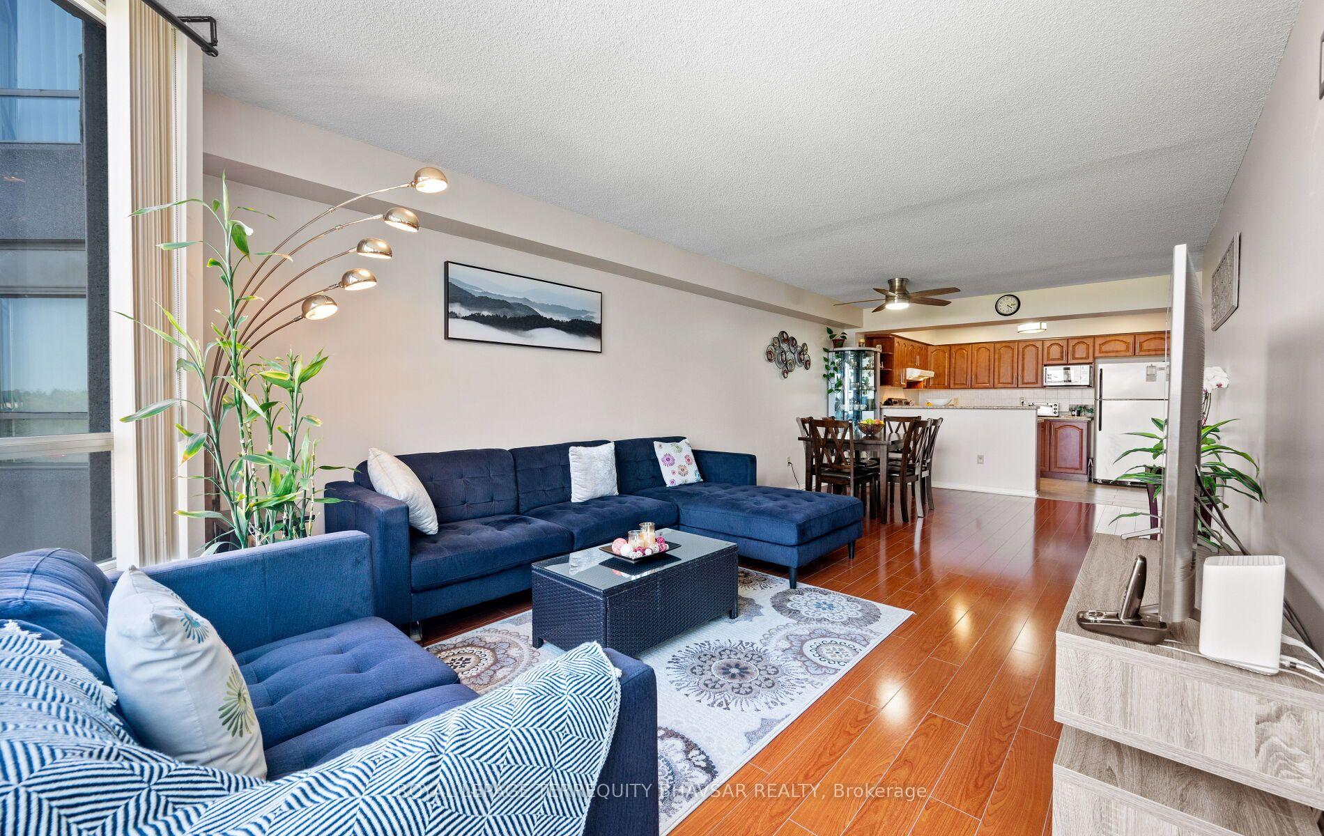 Photo 10 of Unit 915, 309 Major Mackenzie Drive E, Richmond Hill, Harding — HOMEH