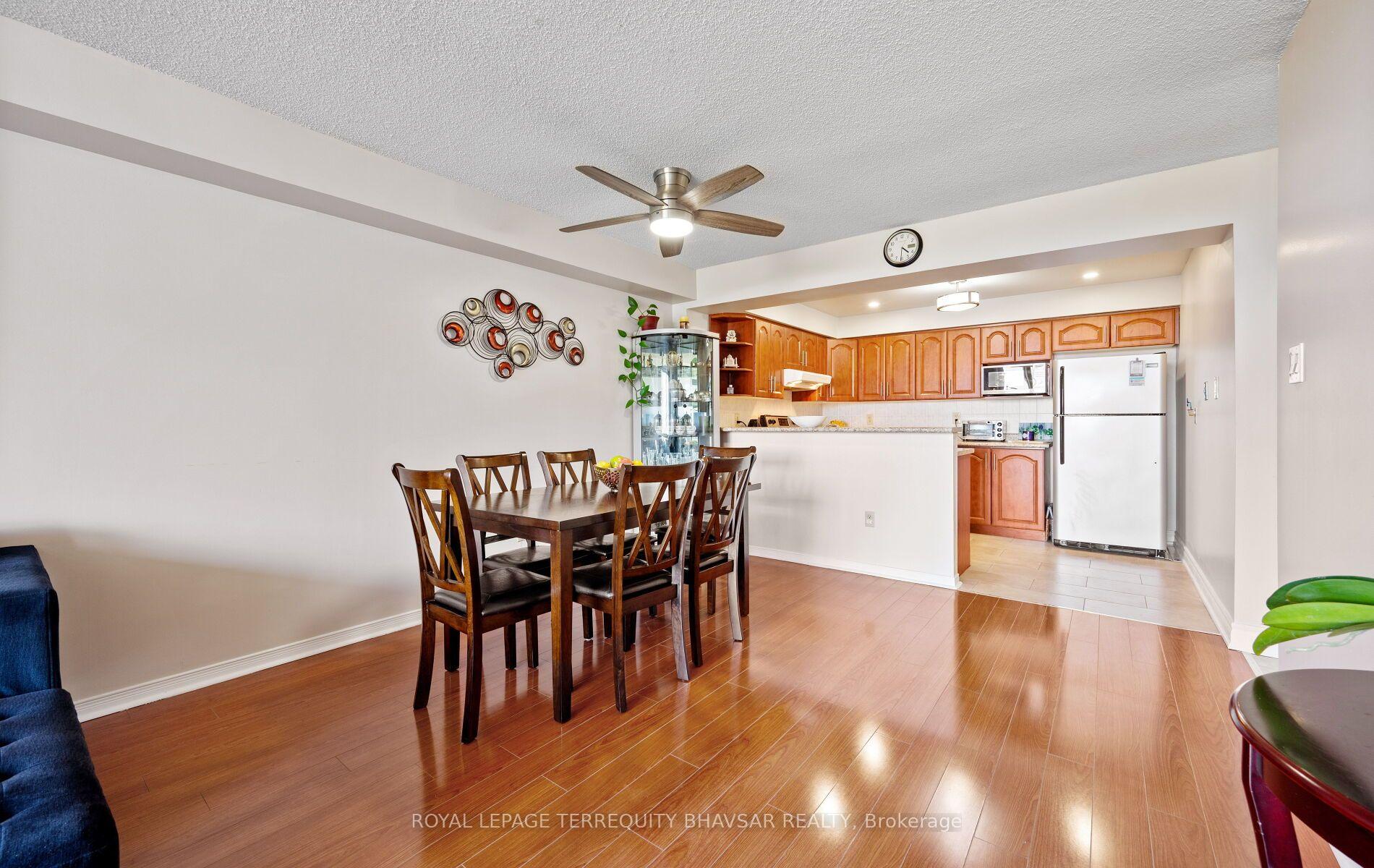 Photo 15 of Unit 915, 309 Major Mackenzie Drive E, Richmond Hill, Harding — HOMEH