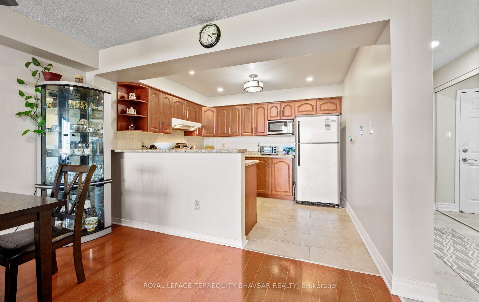 Photo 18 of Unit 915, 309 Major Mackenzie Drive E, Richmond Hill, Harding — HOMEH