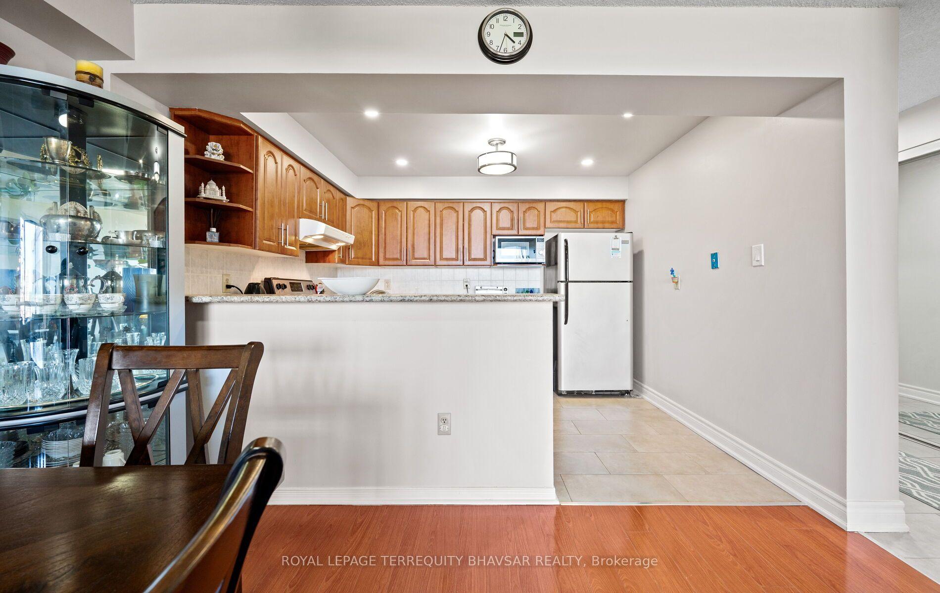 Photo 19 of Unit 915, 309 Major Mackenzie Drive E, Richmond Hill, Harding — HOMEH