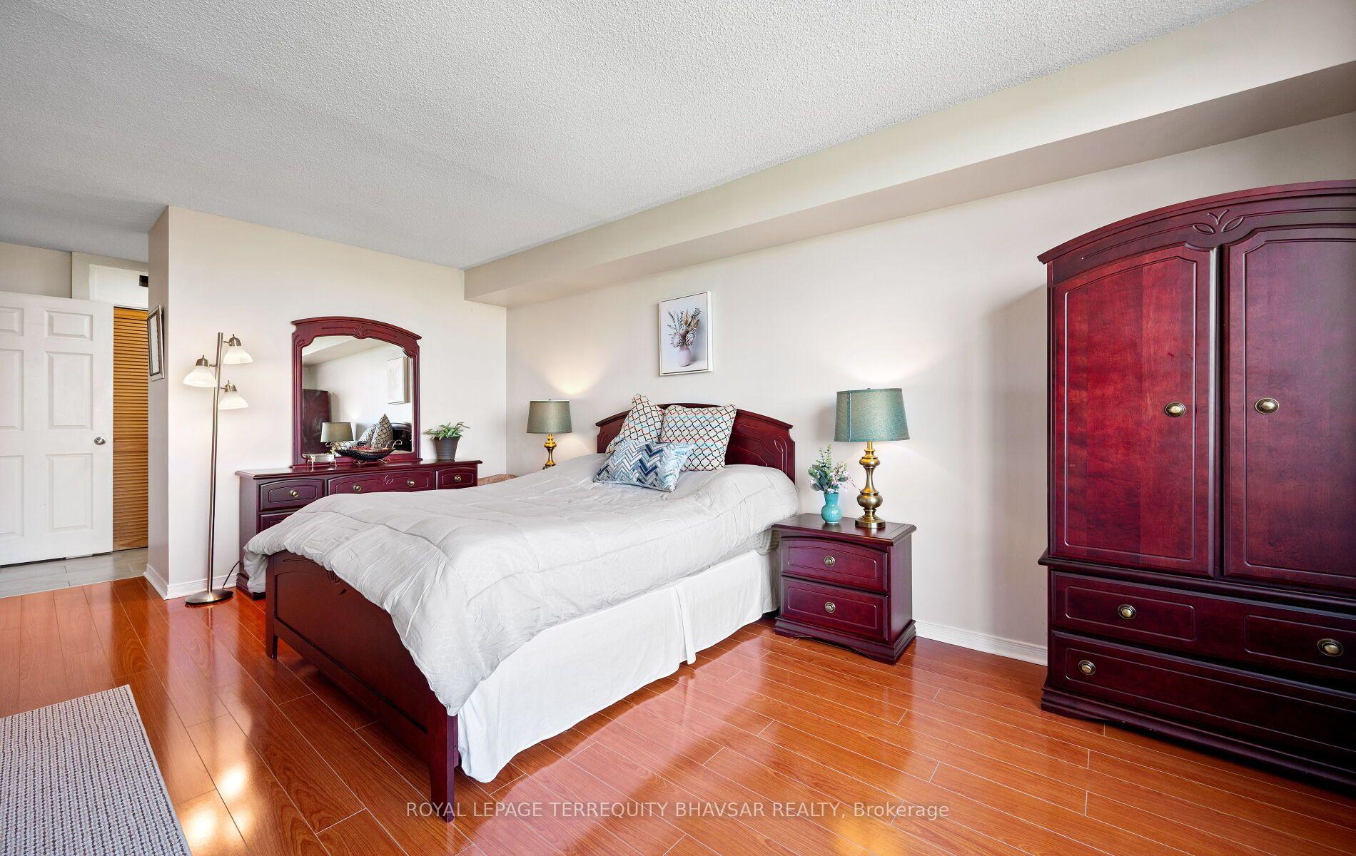 Photo 28 of Unit 915, 309 Major Mackenzie Drive E, Richmond Hill, Harding — HOMEH